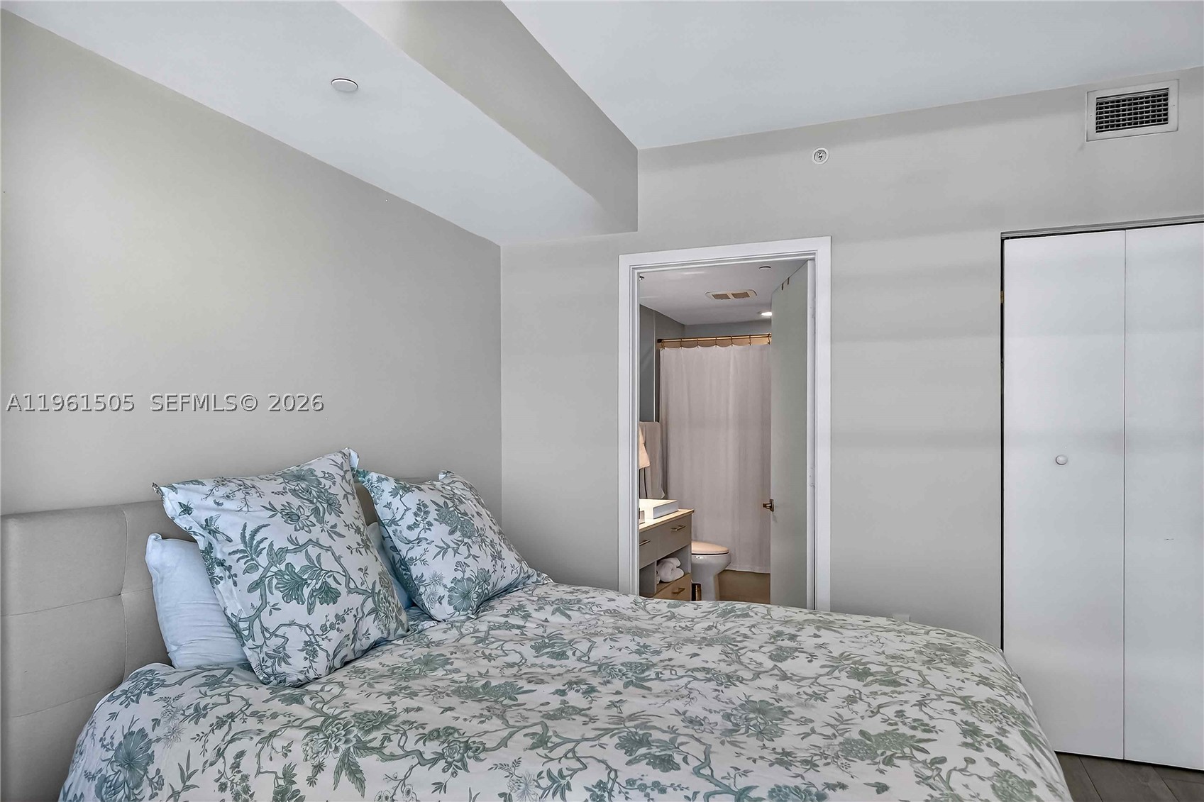 45 SW 9th St #3807, Miami FL 33130