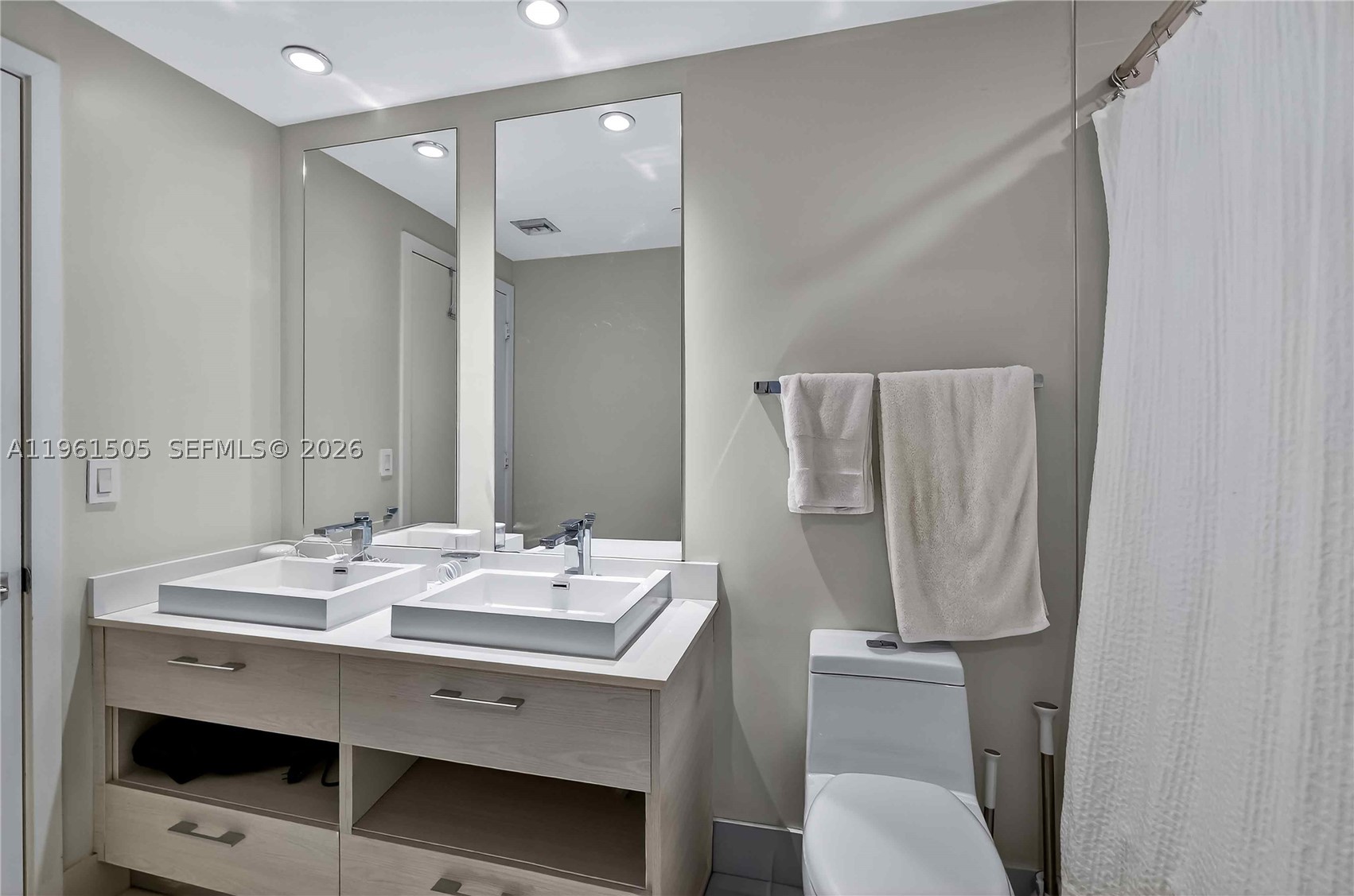 45 SW 9th St #3807, Miami FL 33130