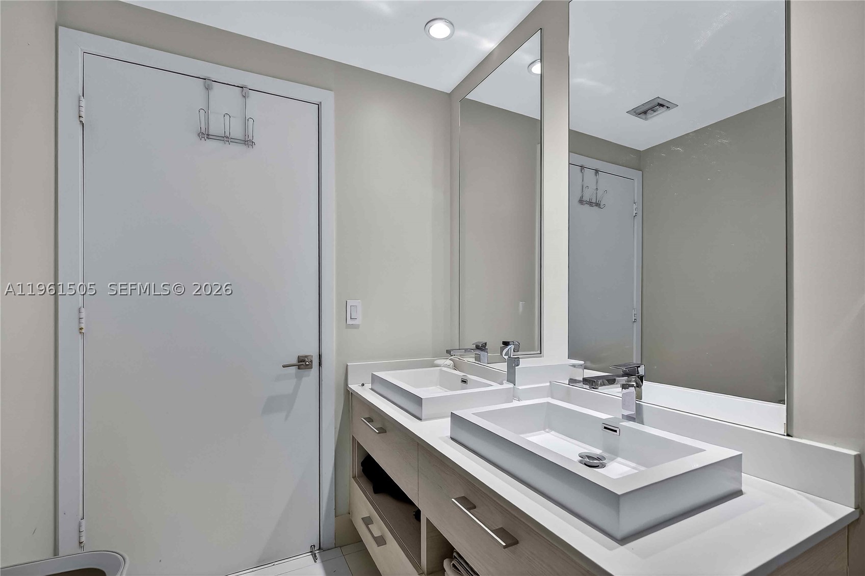 45 SW 9th St #3807, Miami FL 33130