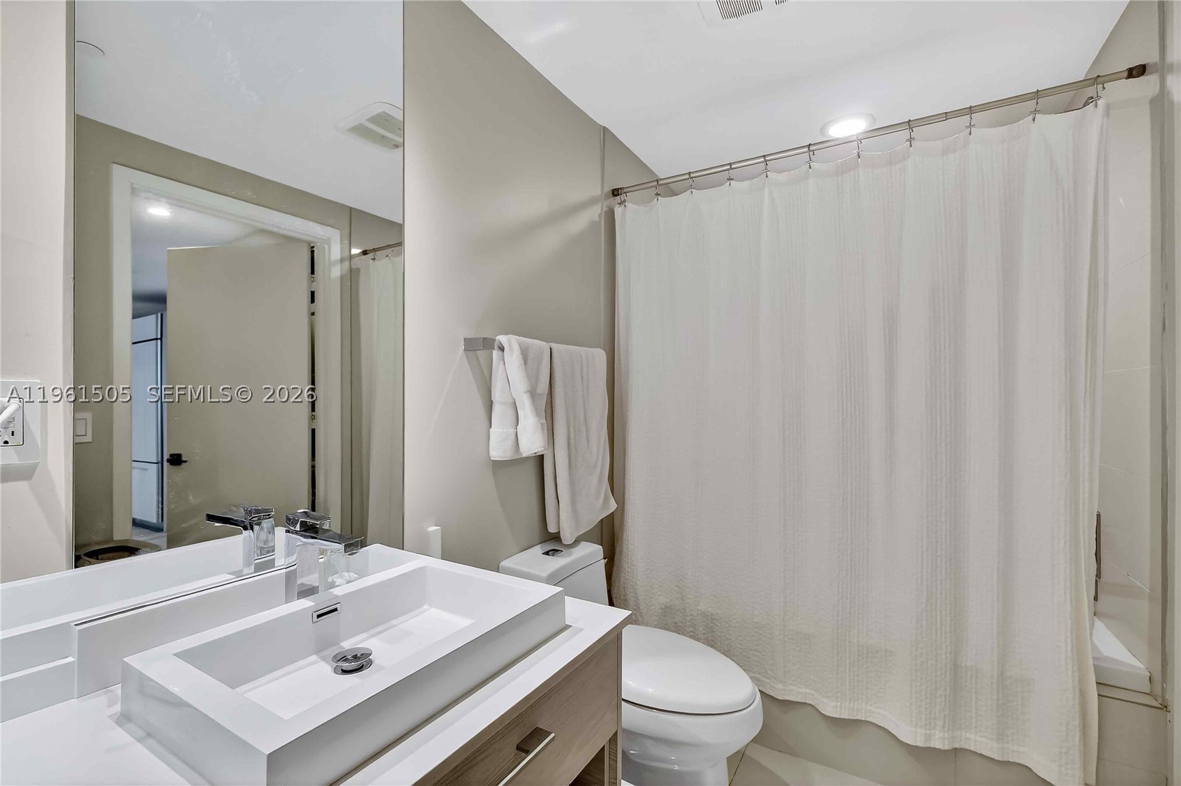 45 SW 9th St #3807, Miami FL 33130