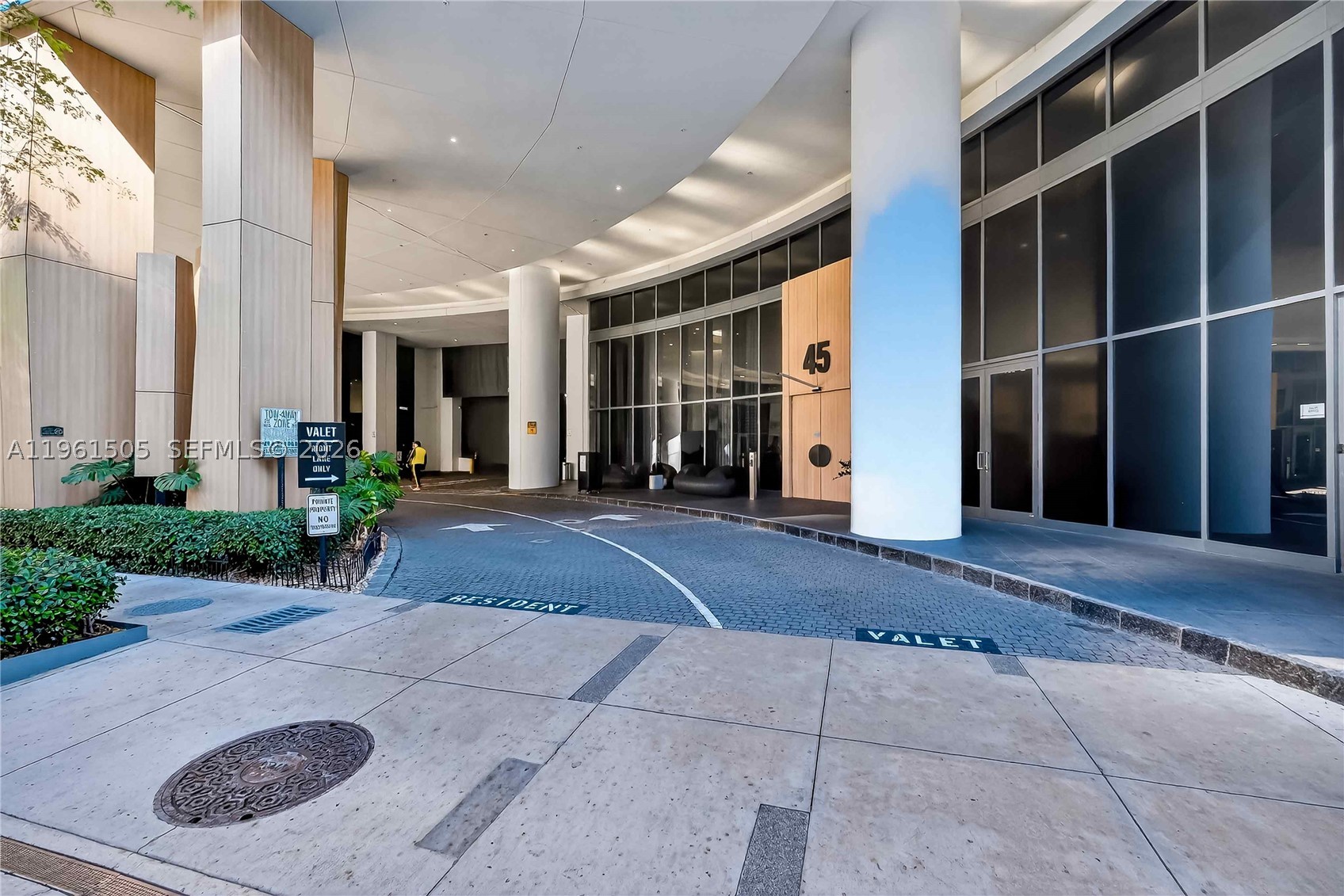 45 SW 9th St #3807, Miami FL 33130
