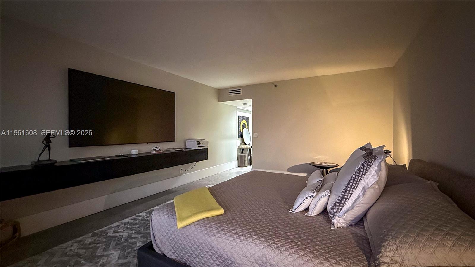 2000 Island Blvd #2404, Aventura FL 33160