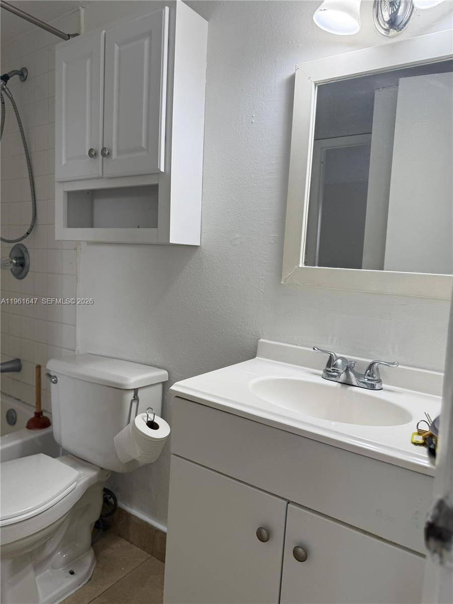 4805 NW 7th St #408-15, Miami FL 33126