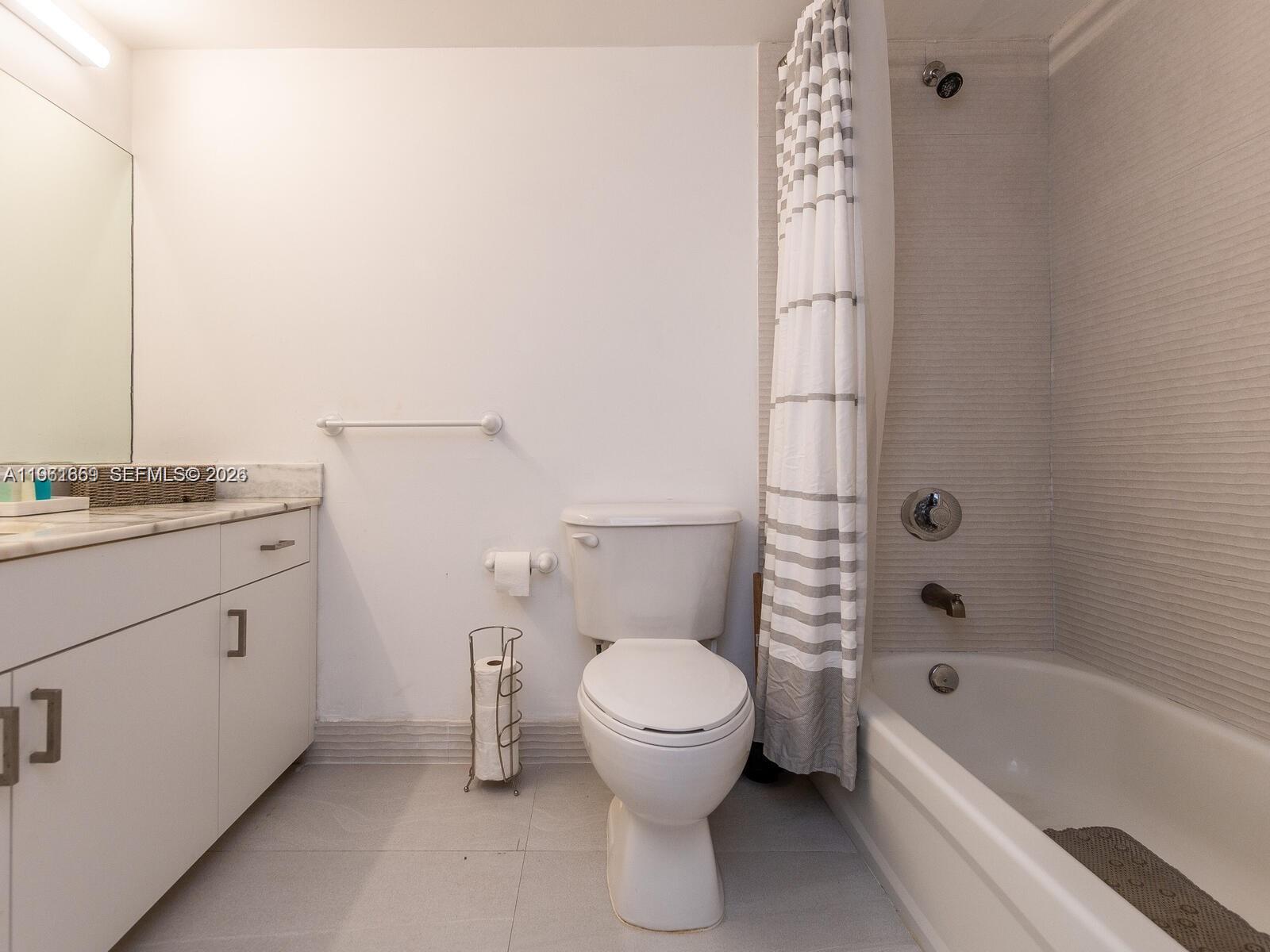 1200 Brickell Bay Dr #3210, Miami FL 33131