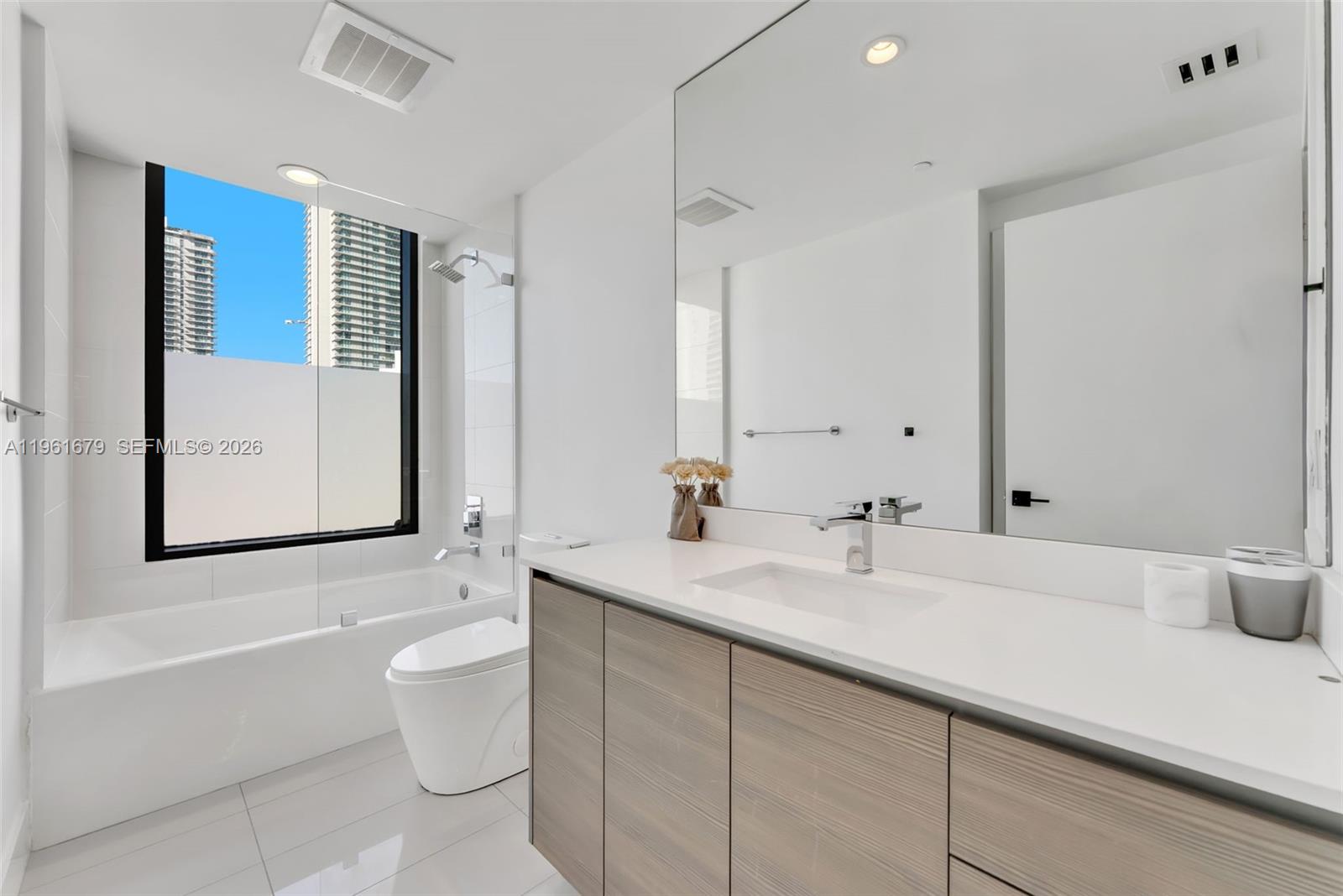 460 NE 28th St #1601, Miami FL 33137