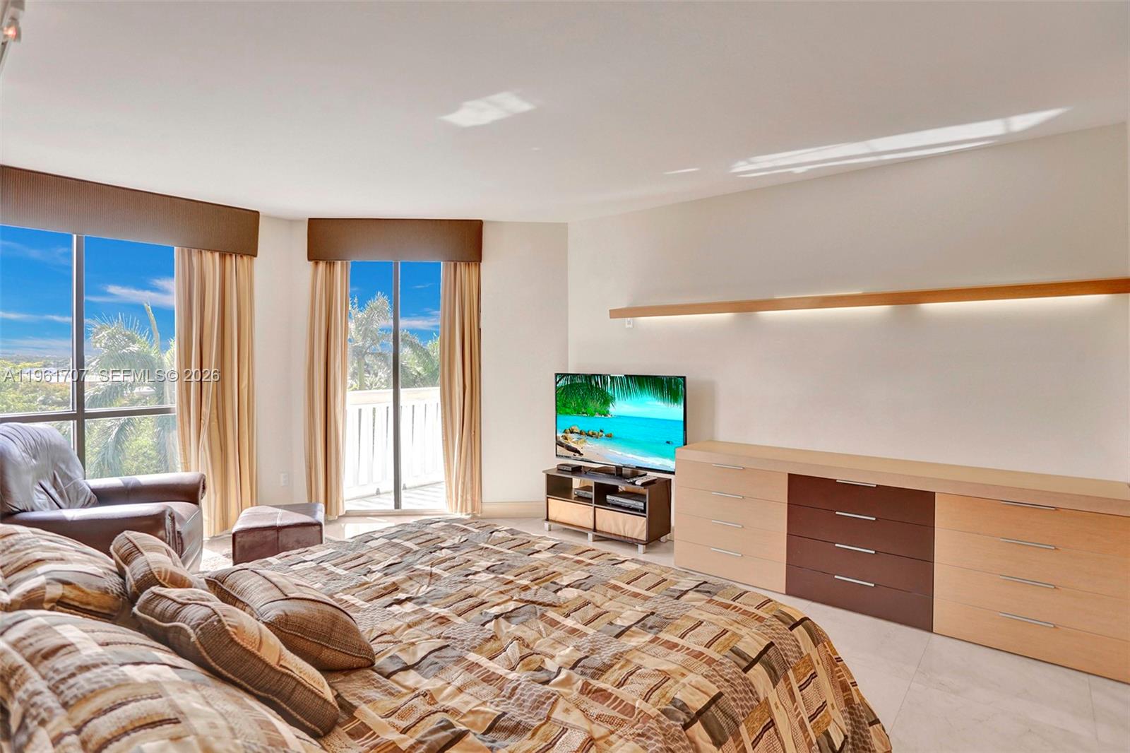 2000 Island Blvd #503, Aventura FL 33160