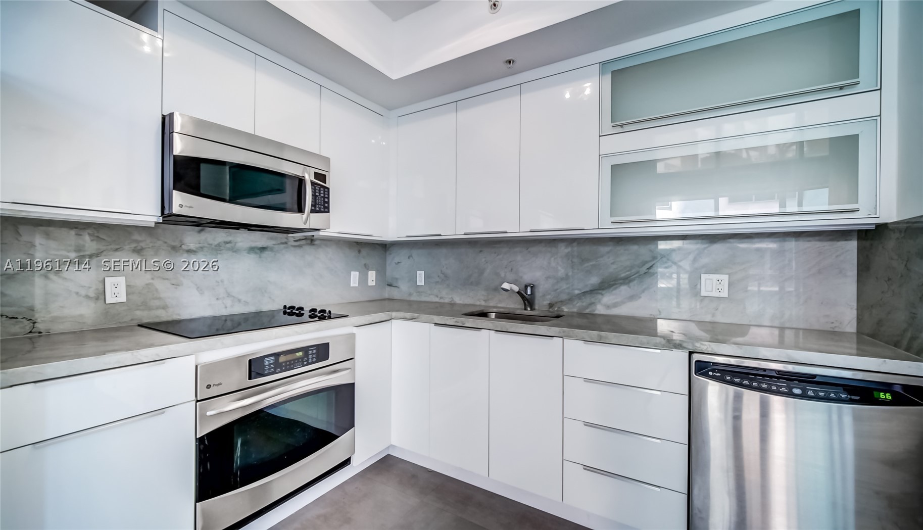 90 SW 3rd St #TH706, Miami FL 33130