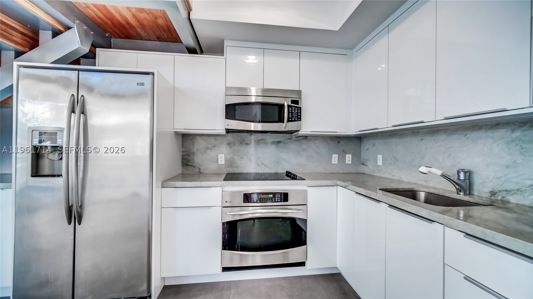 90 SW 3rd St #TH706, Miami FL 33130