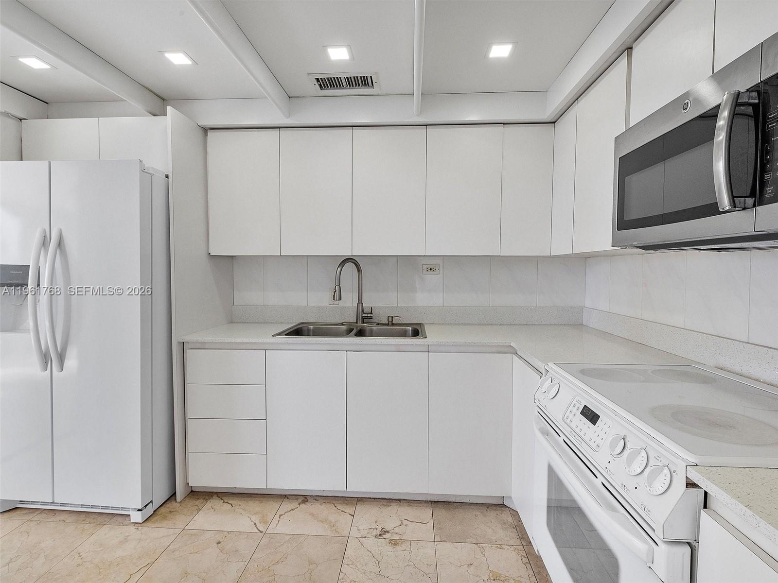 900 Bay Dr #1012, Miami Beach FL 33141