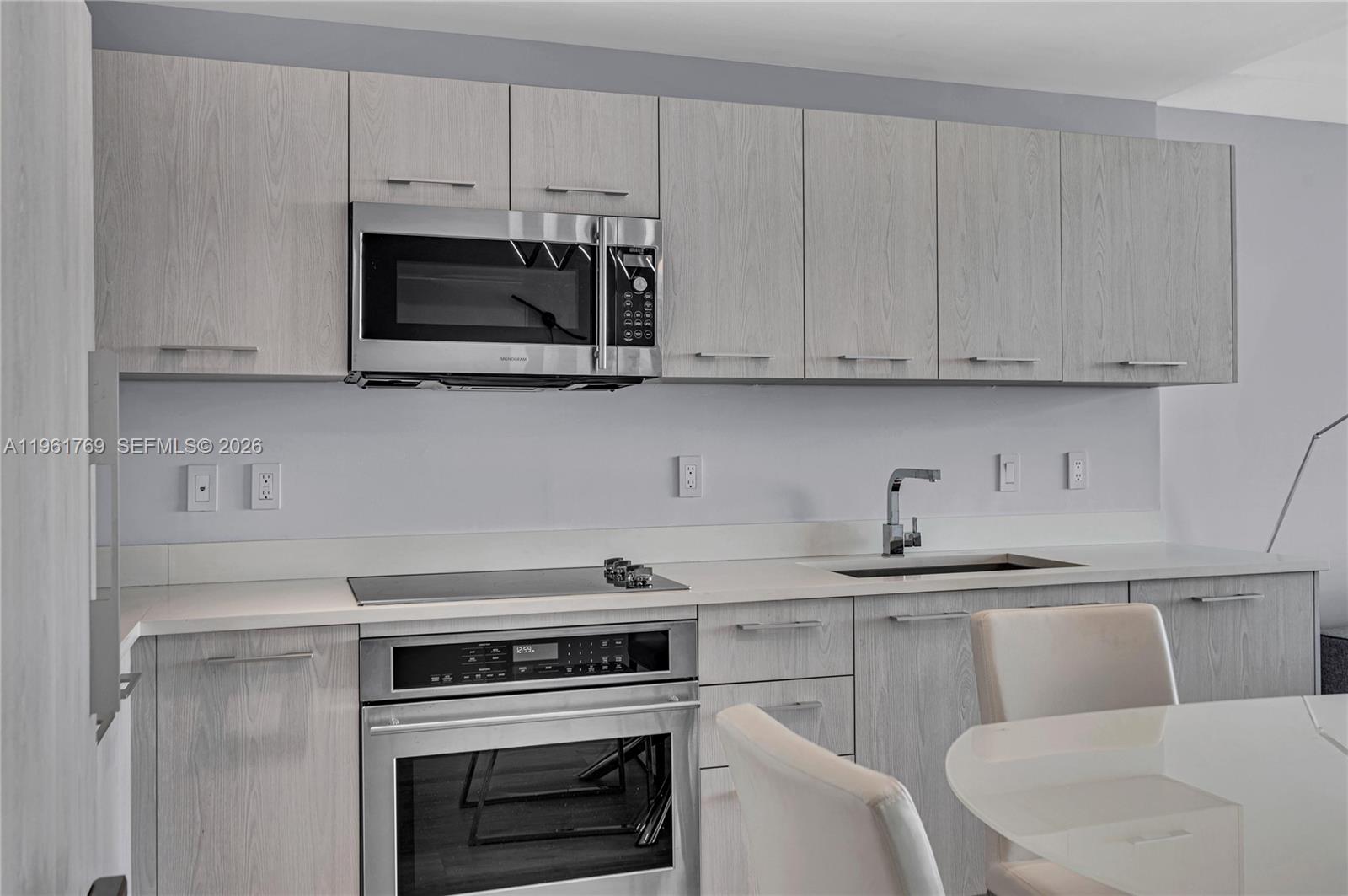 55 SW 9th St #4004, Miami FL 33130