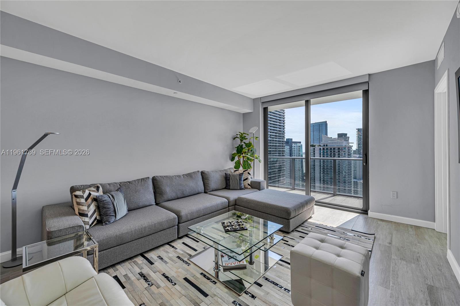 55 SW 9th St #4004, Miami FL 33130