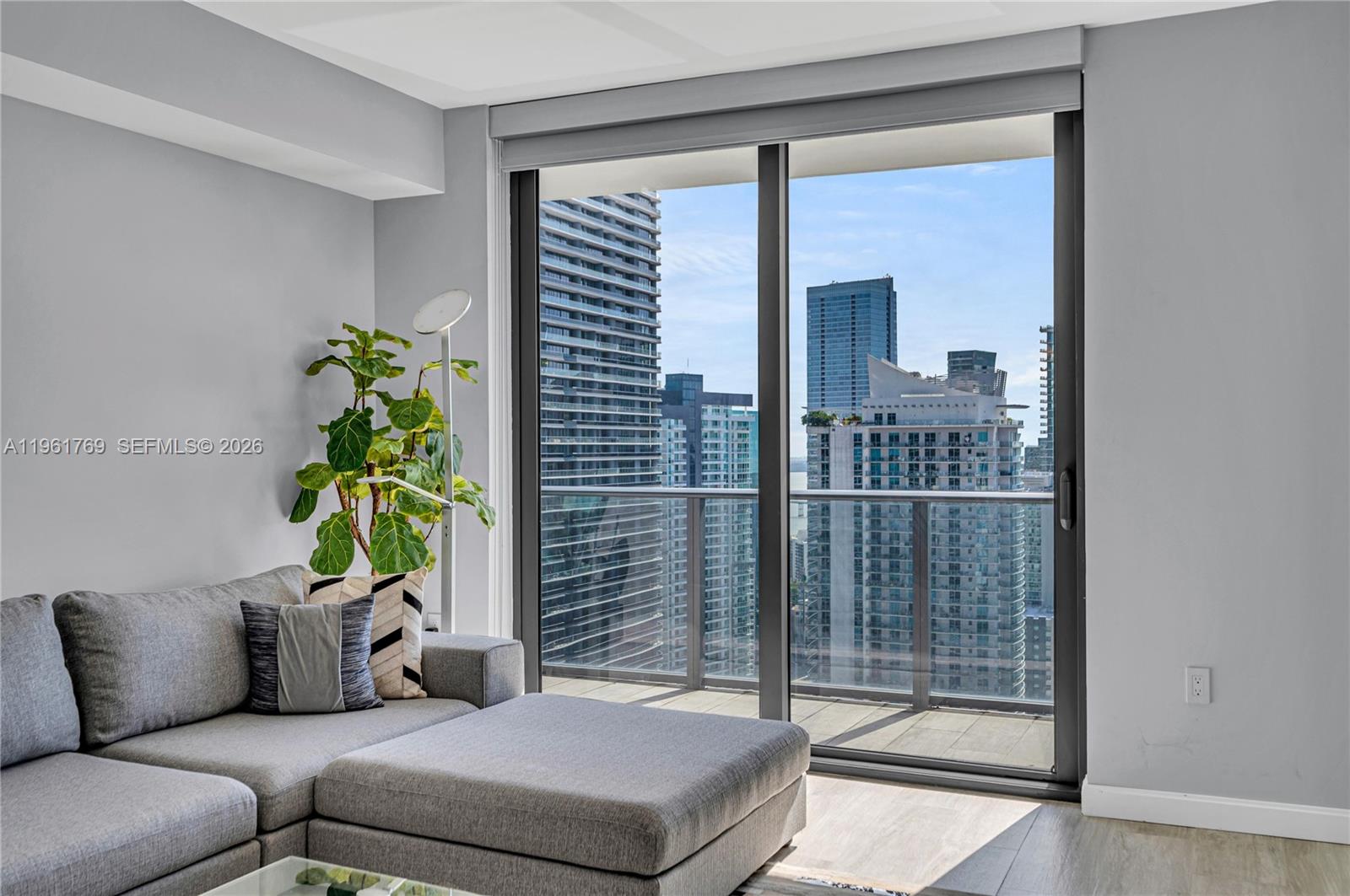 55 SW 9th St #4004, Miami FL 33130