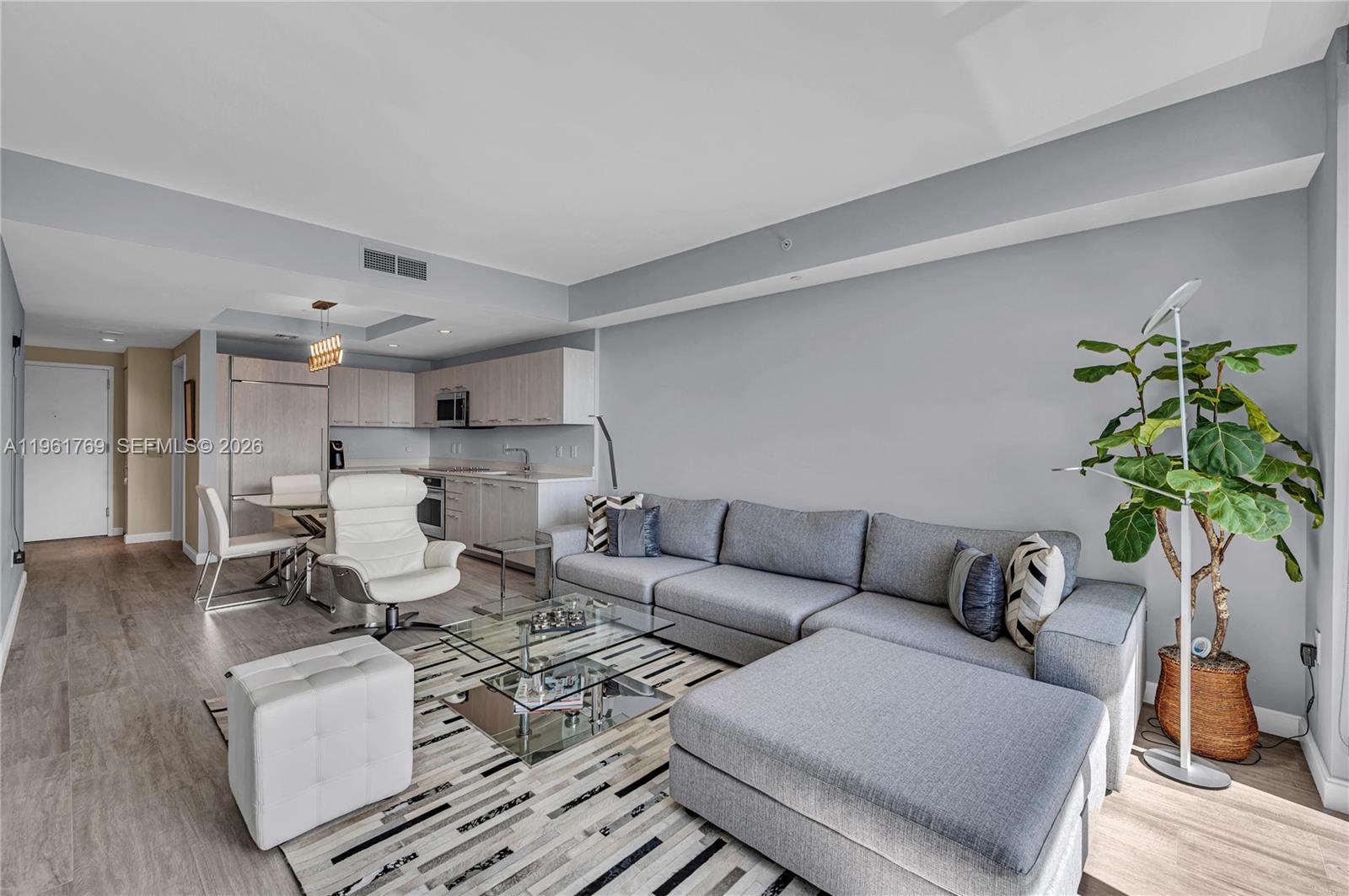55 SW 9th St #4004, Miami FL 33130