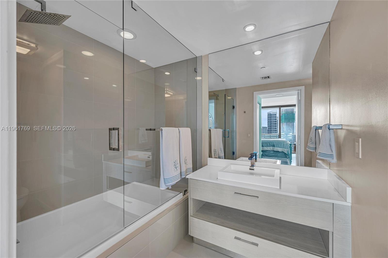 55 SW 9th St #4004, Miami FL 33130