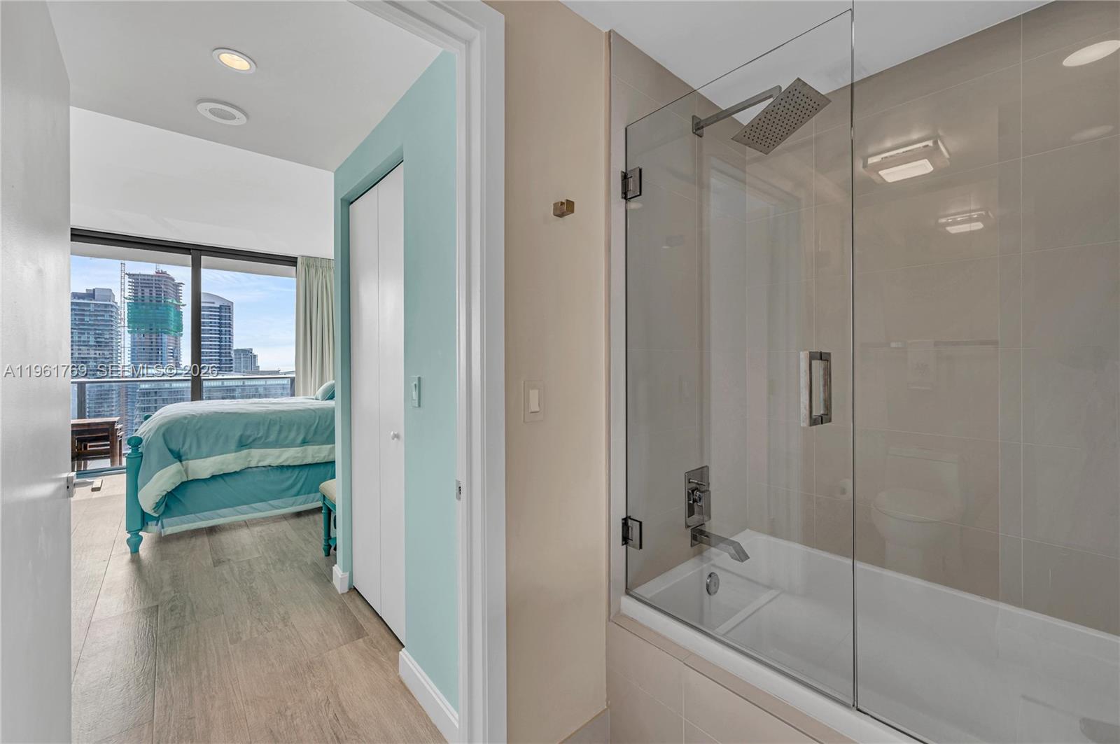 55 SW 9th St #4004, Miami FL 33130