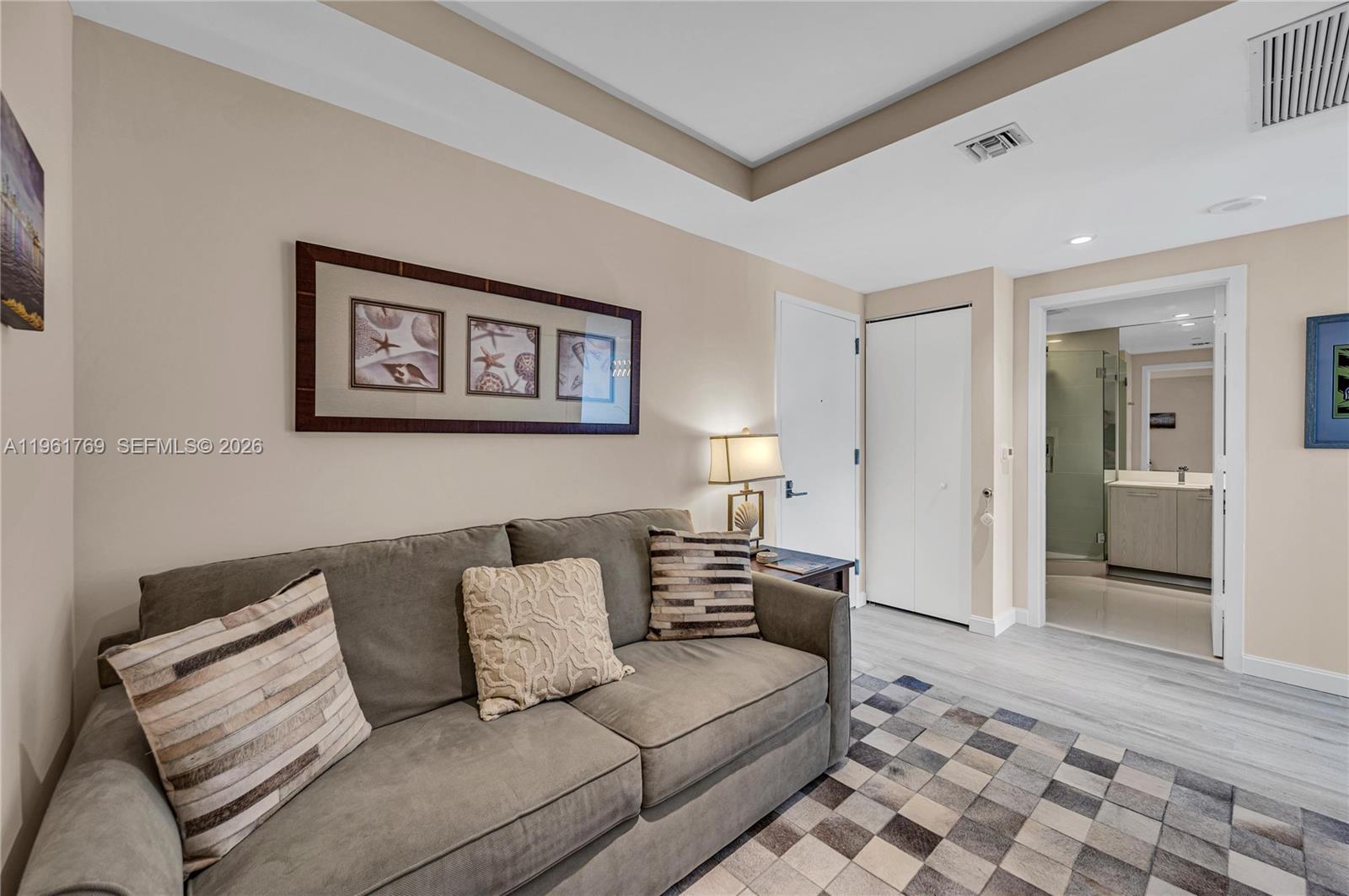 55 SW 9th St #4004, Miami FL 33130
