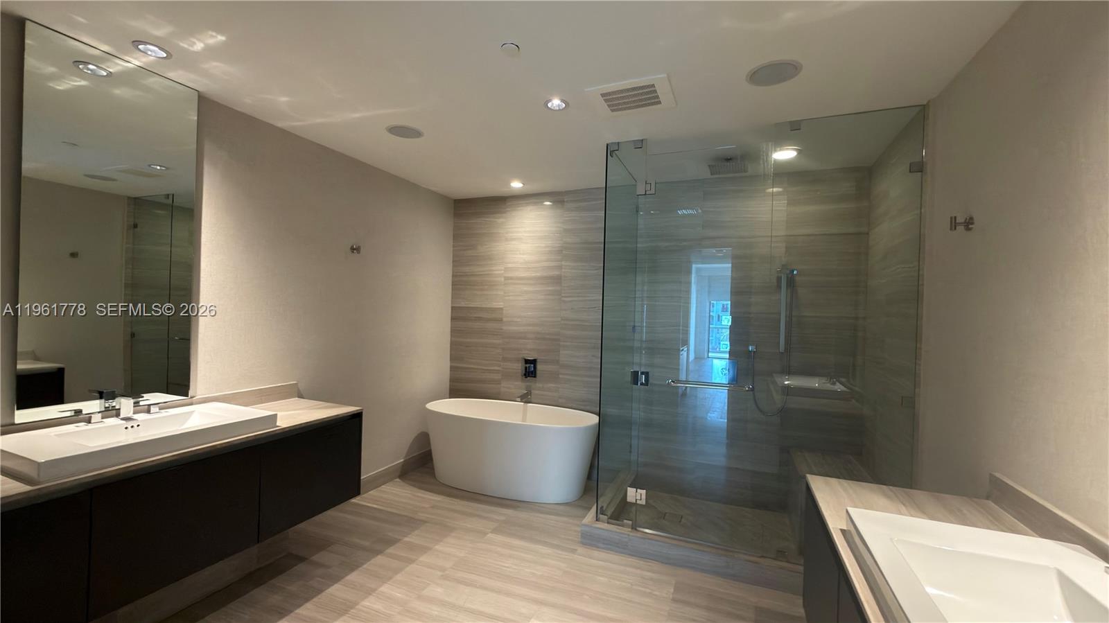 3250 NE 188th St #204, Aventura FL 33180