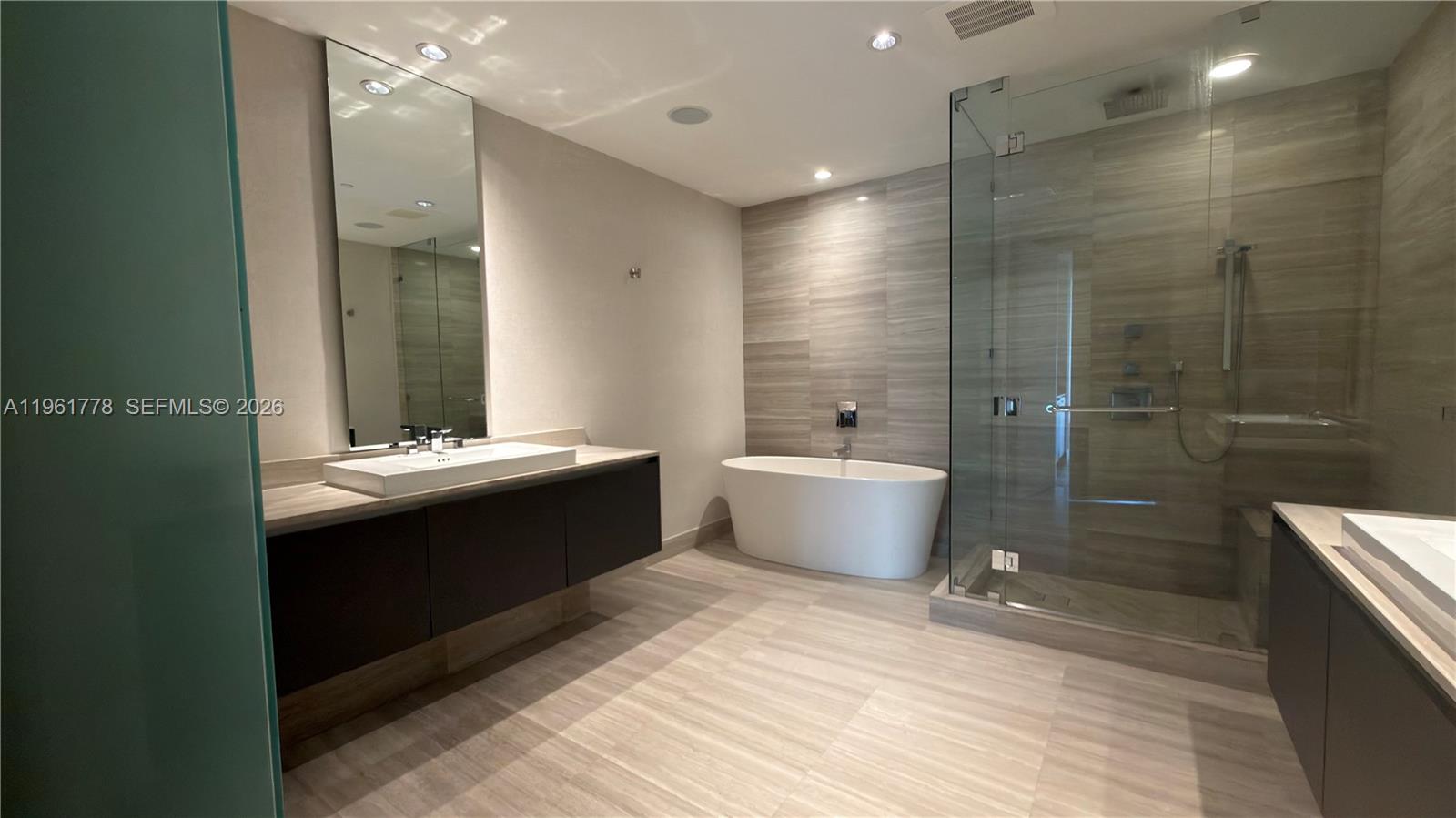 3250 NE 188th St #204, Aventura FL 33180