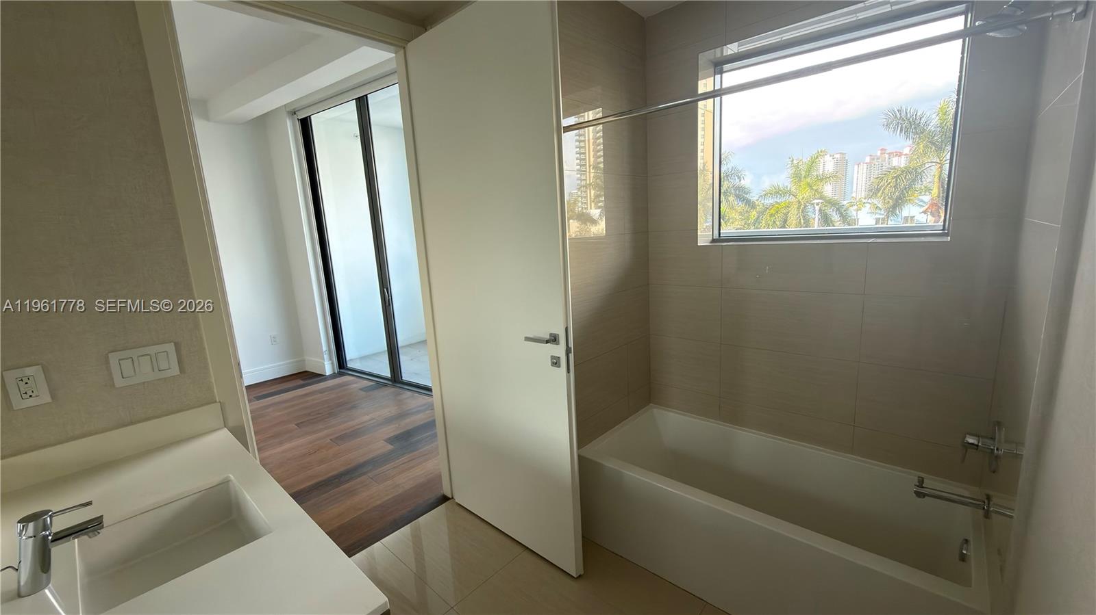 3250 NE 188th St #204, Aventura FL 33180
