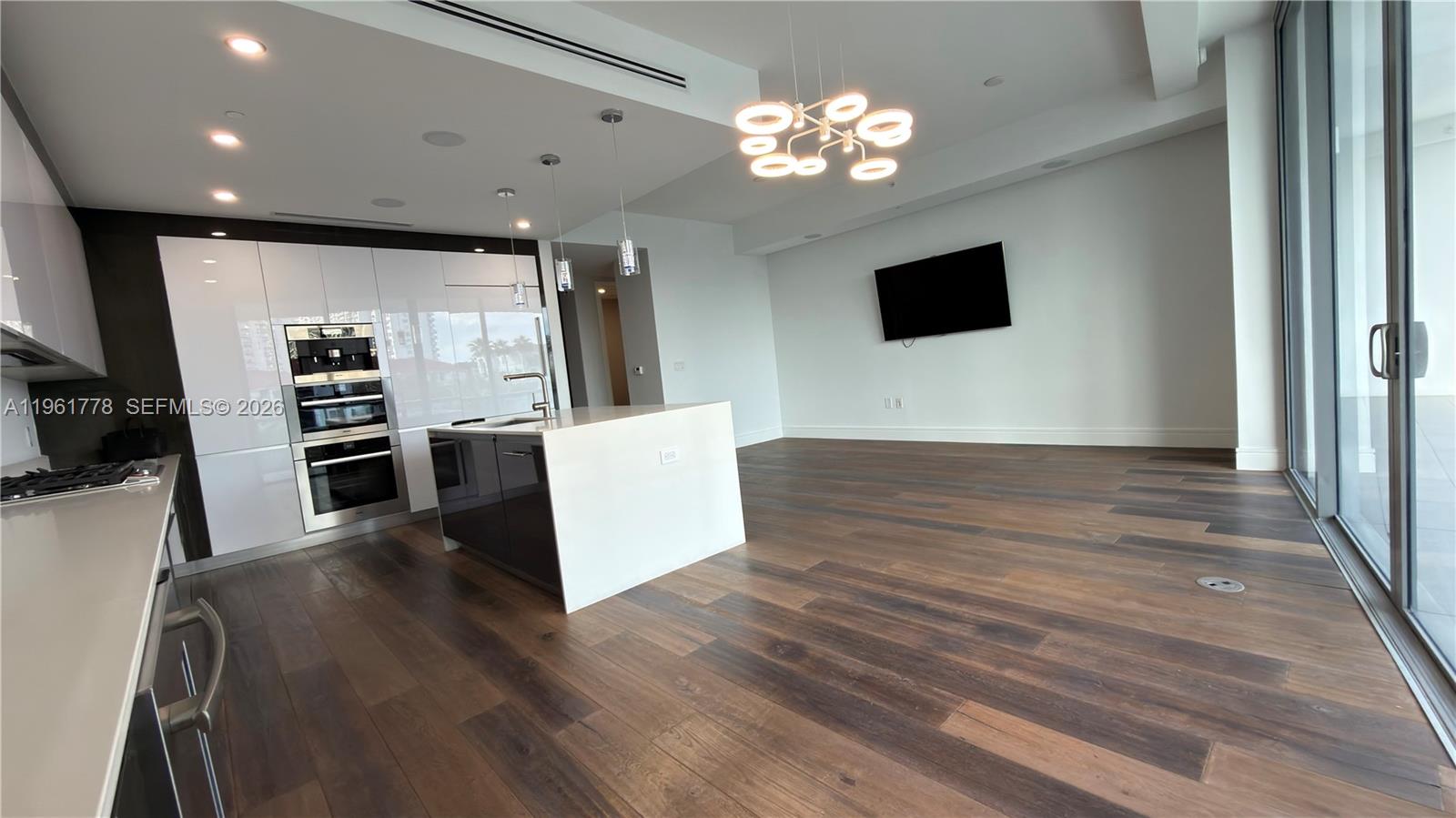 3250 NE 188th St #204, Aventura FL 33180