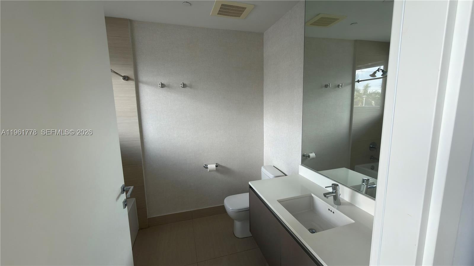 3250 NE 188th St #204, Aventura FL 33180