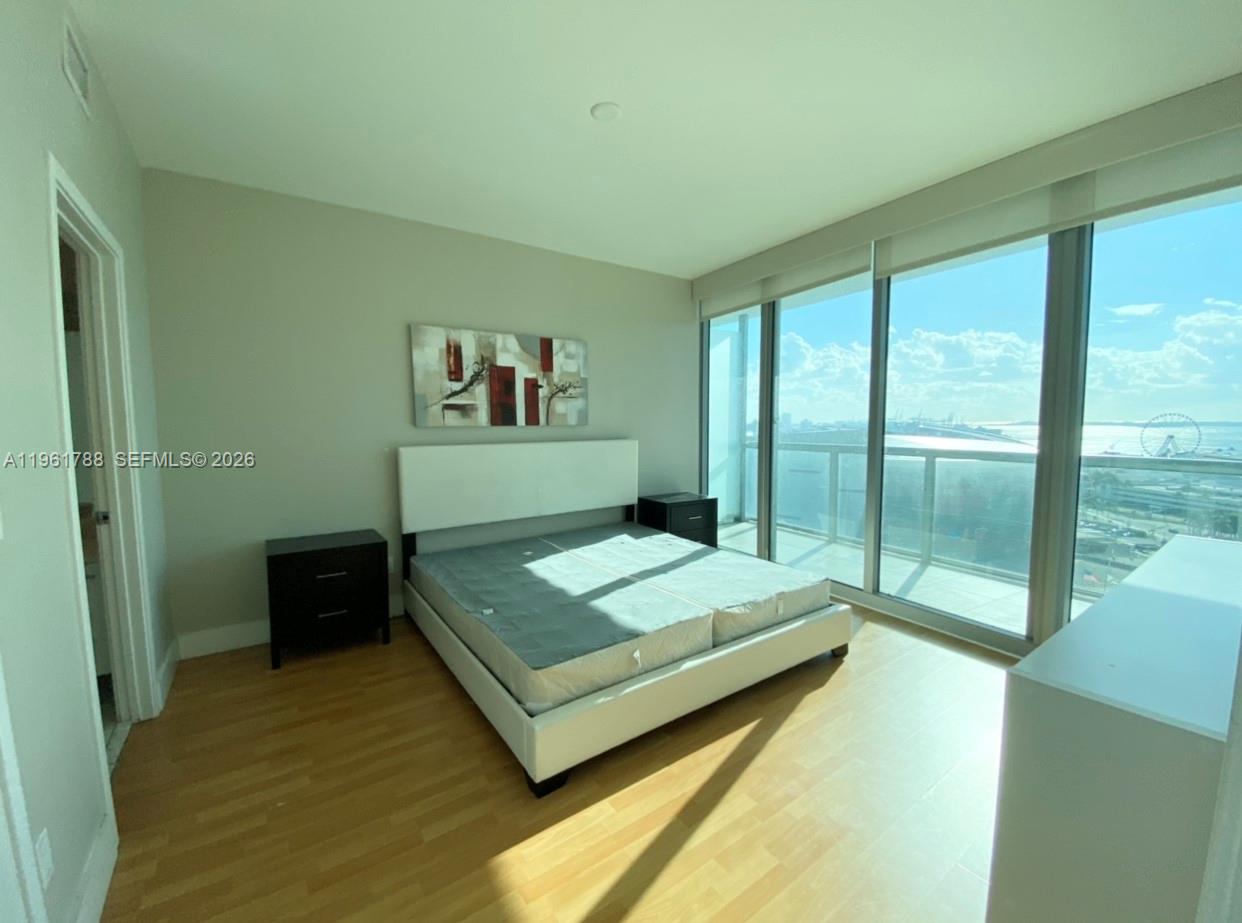 888 Biscayne Blvd #1603, Miami FL 33132