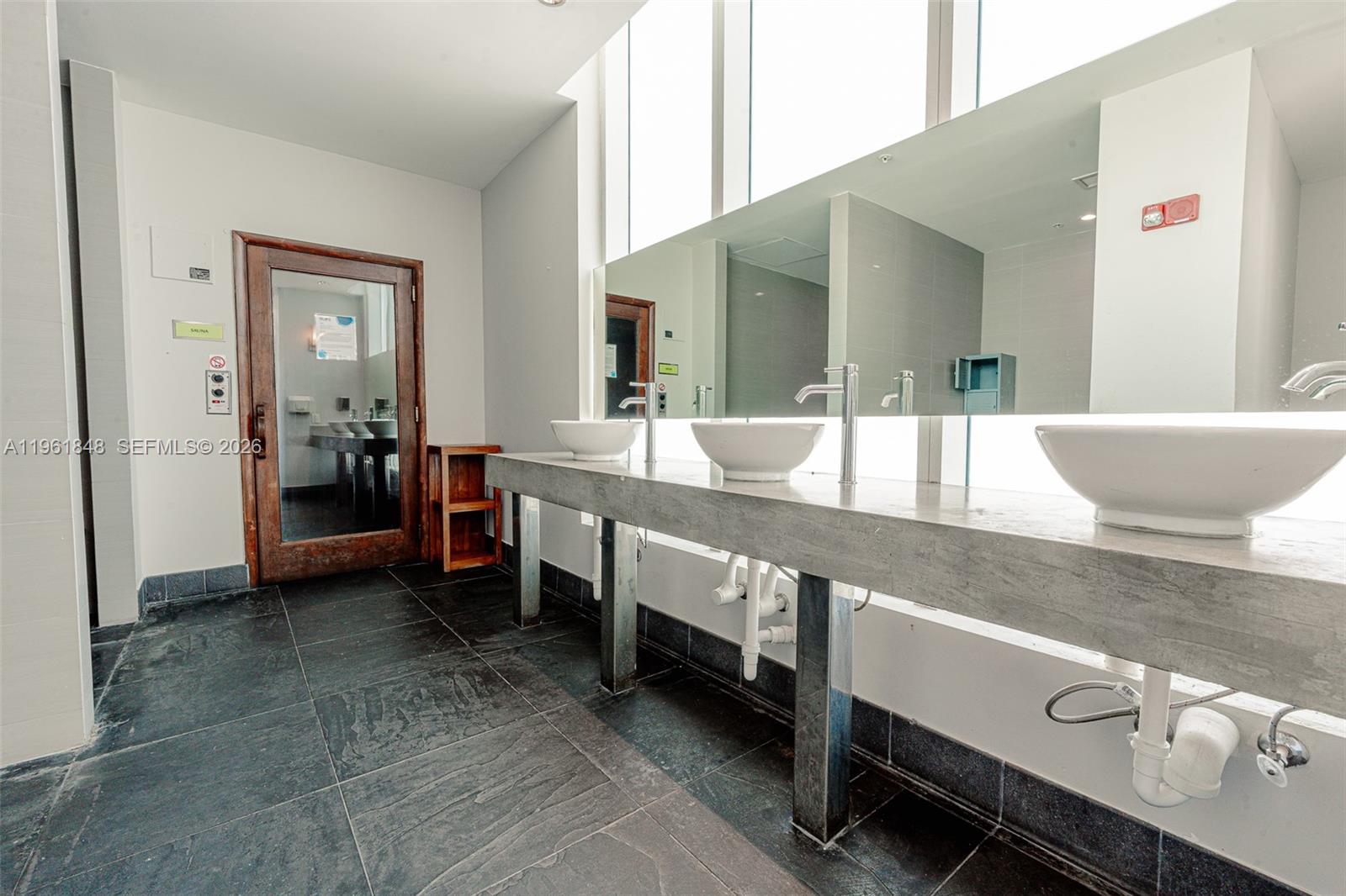 133 NE 2 AV #308, Miami FL 33132