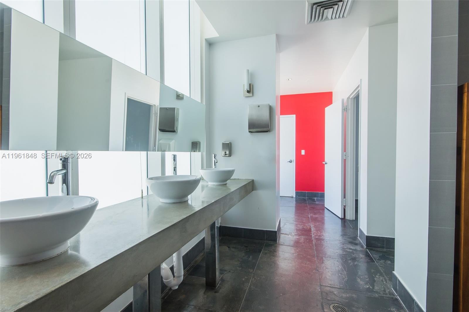 133 NE 2 AV #308, Miami FL 33132
