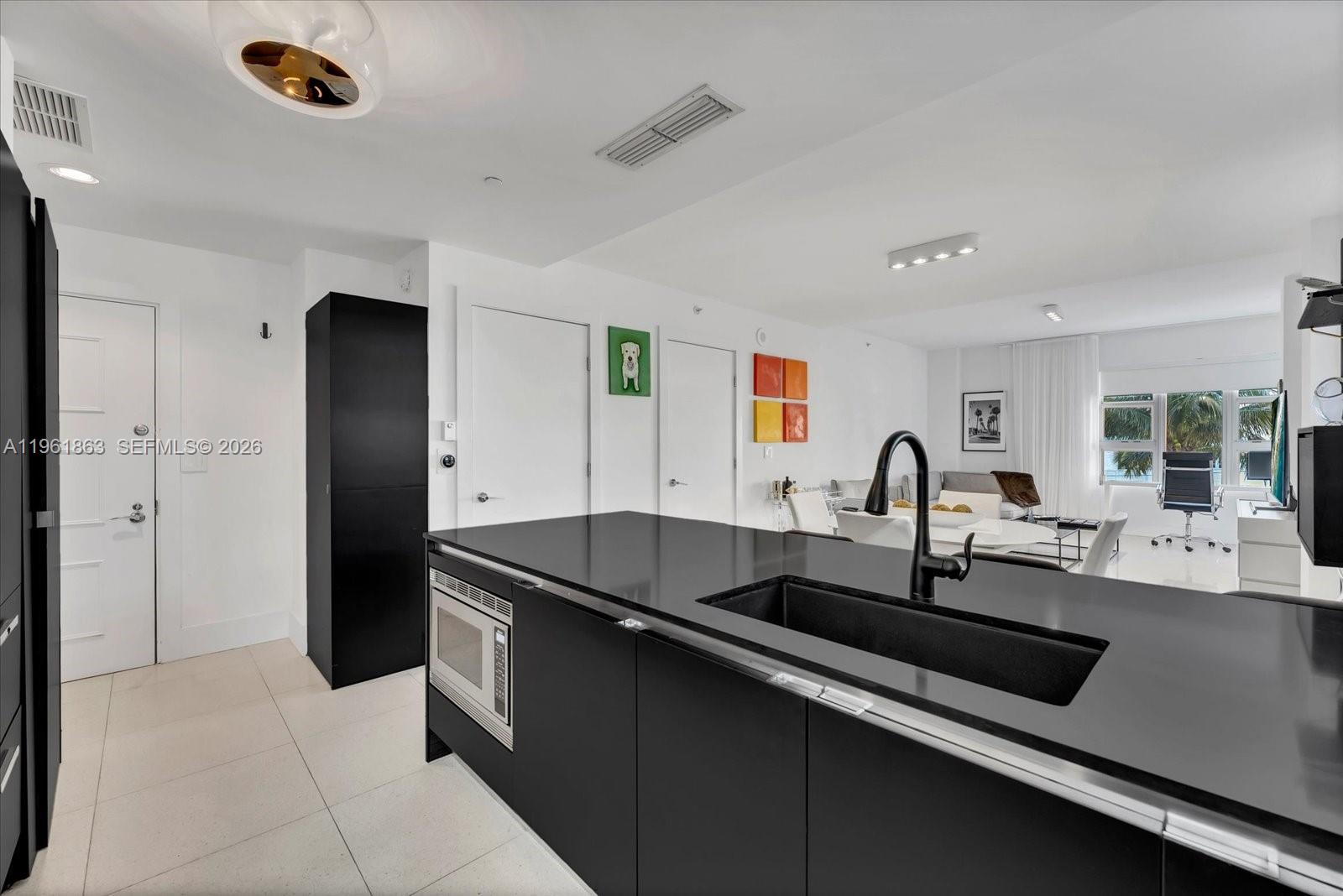 3739 Collins Ave #N-207, Miami Beach FL 33140