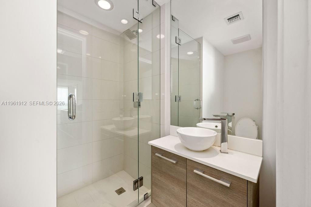 650 NE 32nd St #2205, Miami FL 33137