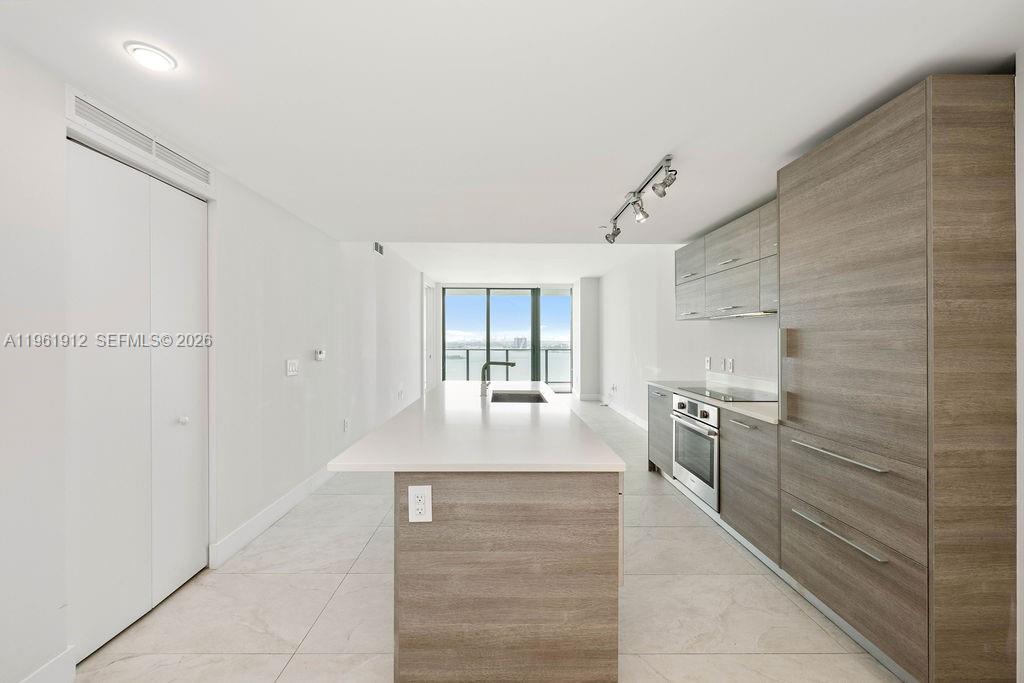 650 NE 32nd St #2205, Miami FL 33137