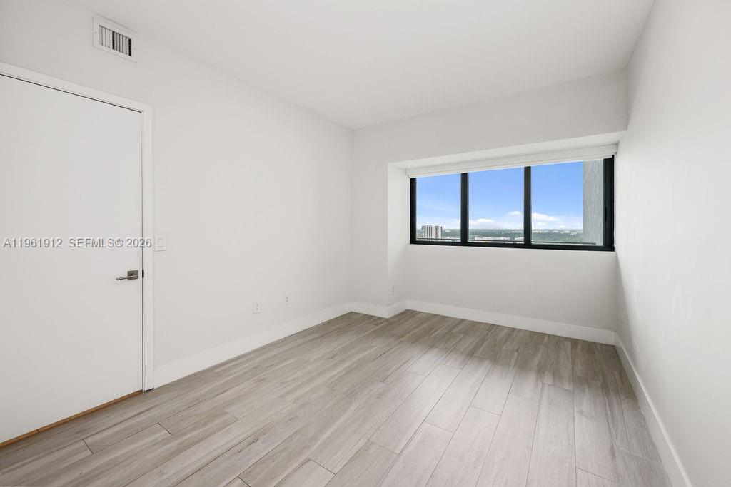 650 NE 32nd St #2205, Miami FL 33137