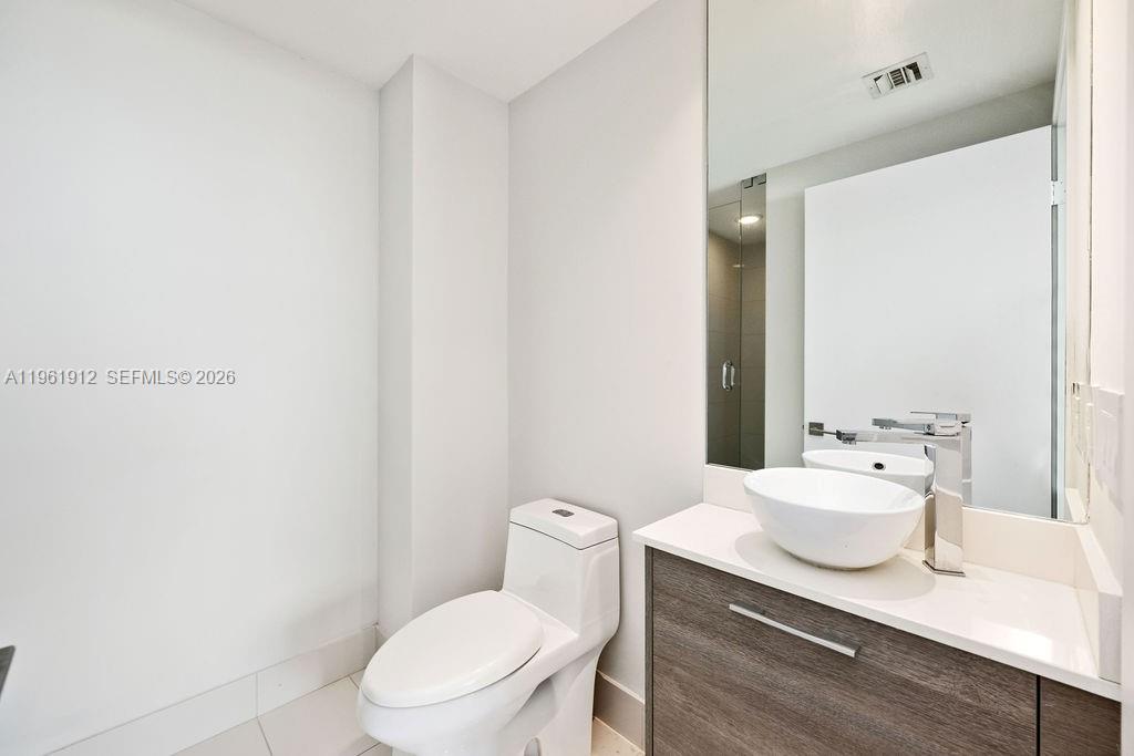 650 NE 32nd St #2205, Miami FL 33137