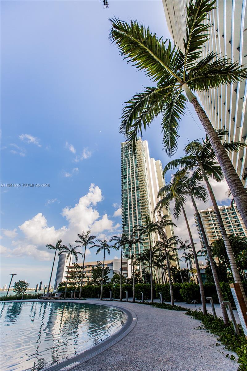 650 NE 32nd St #2205, Miami FL 33137