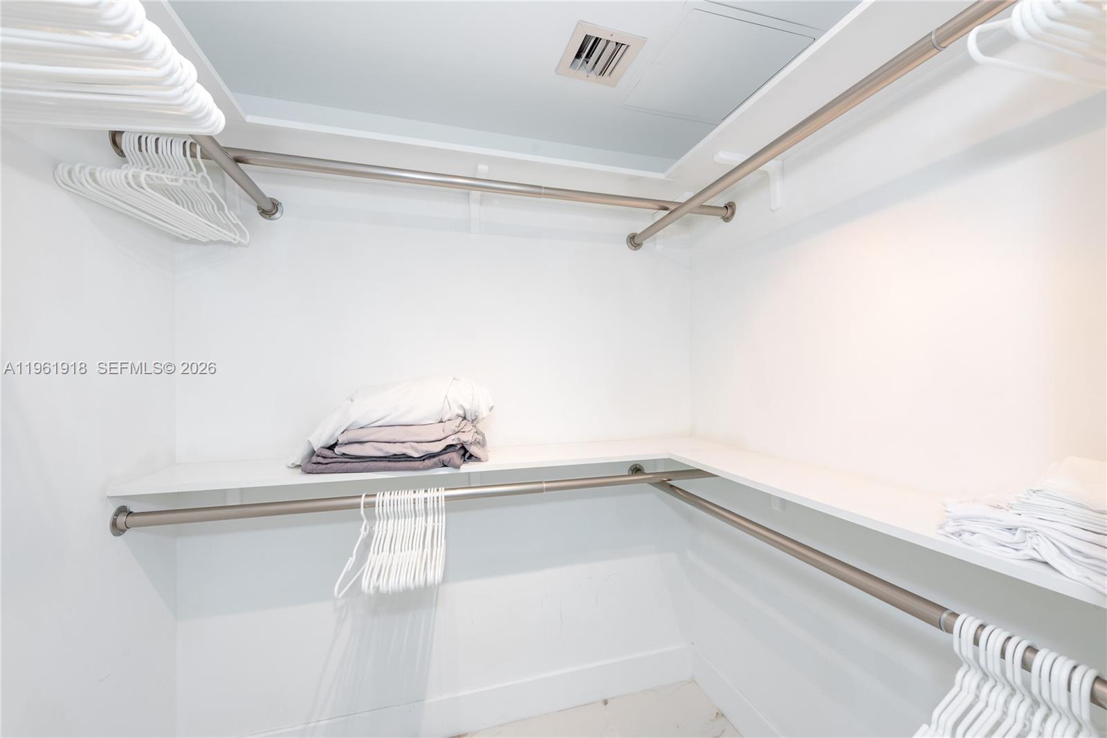 55 SE 6 ST #1207, Miami FL 33131