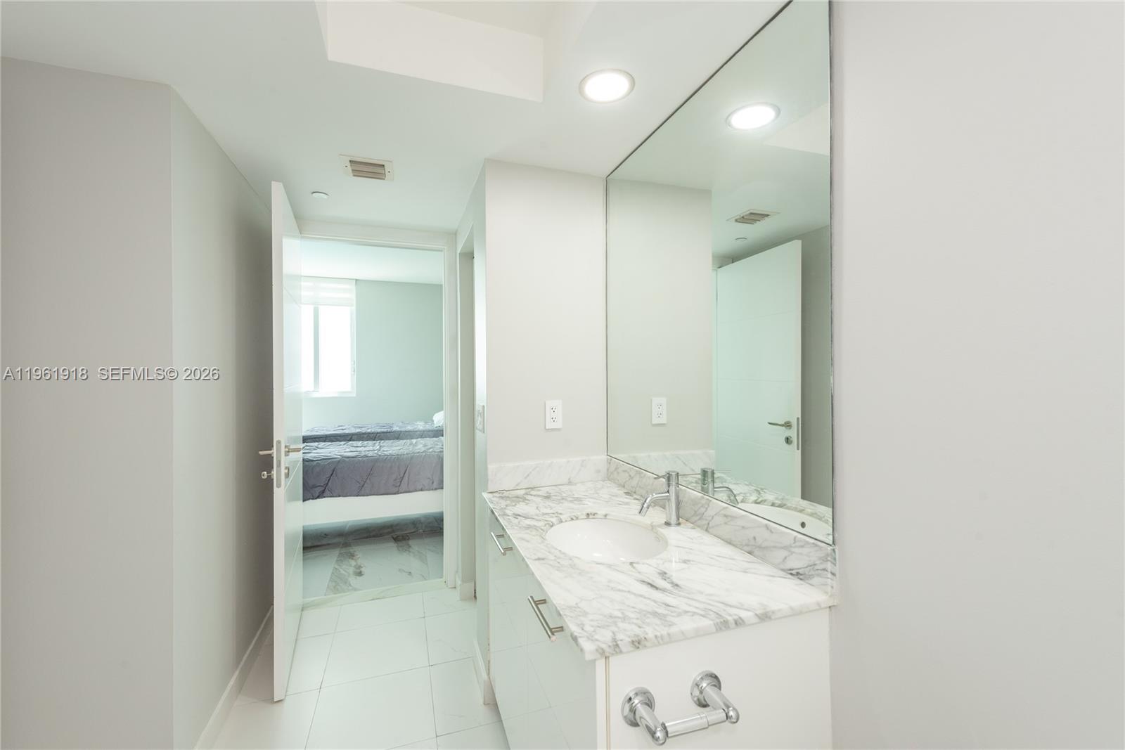 55 SE 6 ST #1207, Miami FL 33131