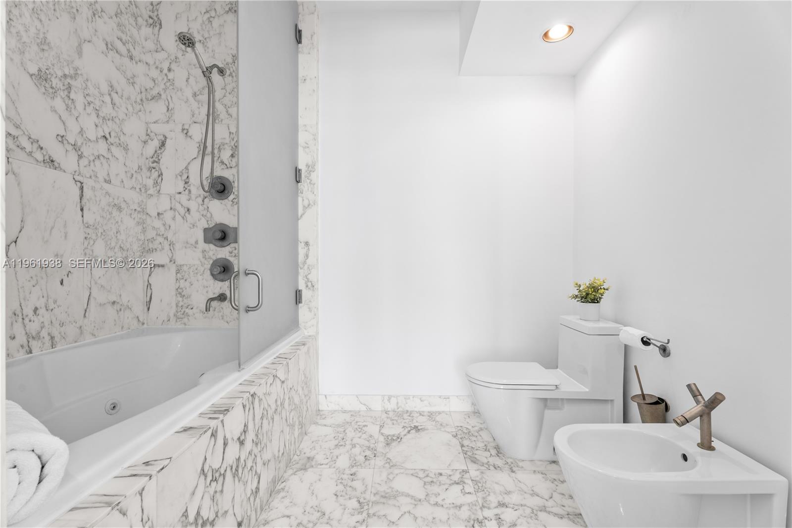 450 Alton Rd #3008, Miami Beach FL 33139