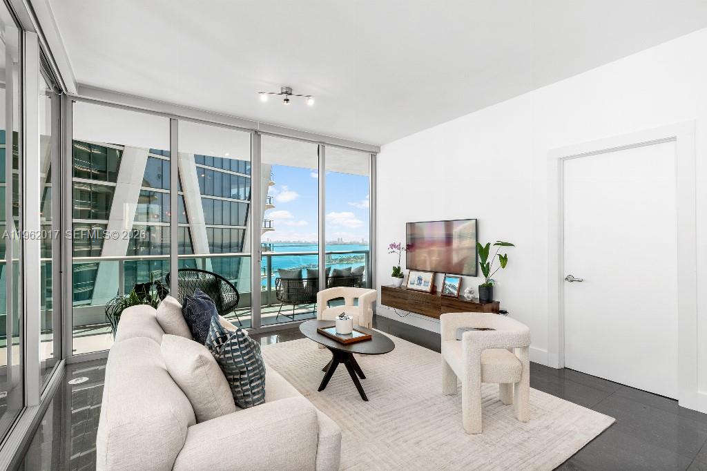 900 Biscayne Blvd #3212, Miami FL 33132