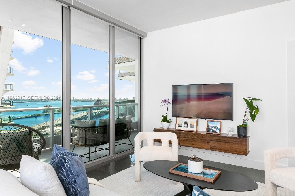 900 Biscayne Blvd #3212, Miami FL 33132
