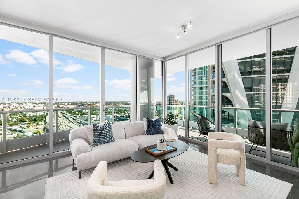 900 Biscayne Blvd #3212, Miami FL 33132