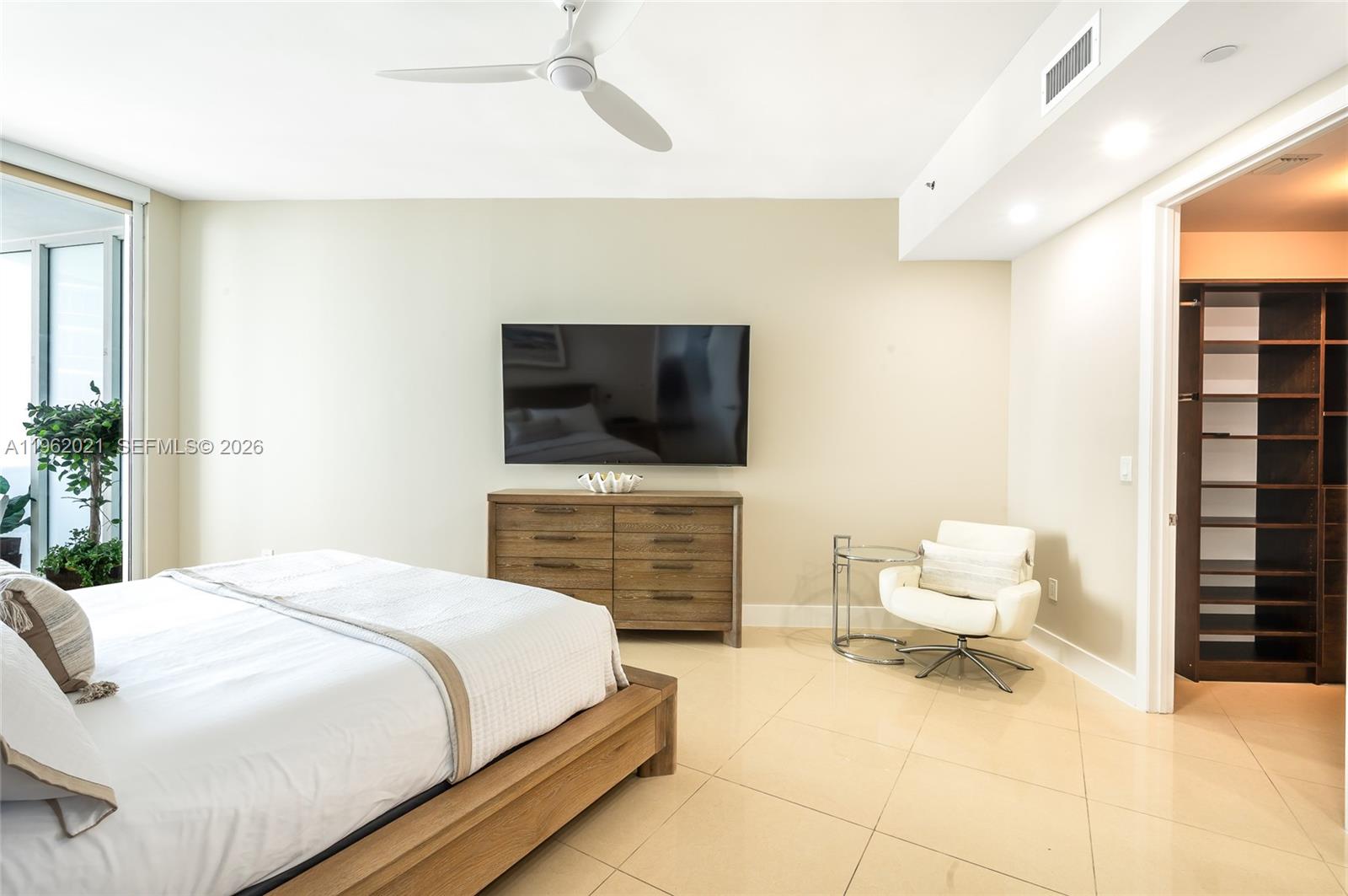 15901 Collins Ave #2303, Sunny Isles Beach FL 33160