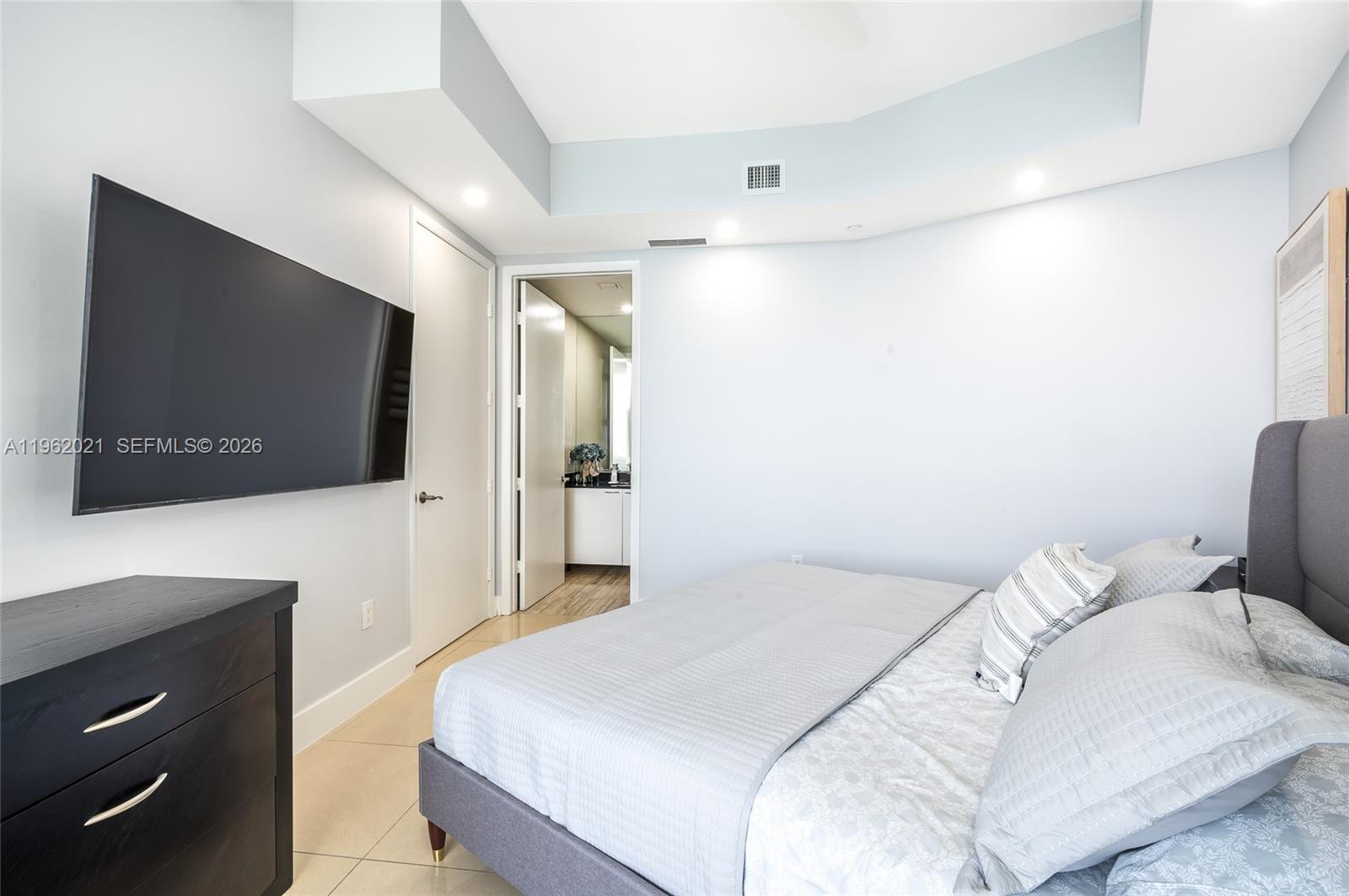 15901 Collins Ave #2303, Sunny Isles Beach FL 33160