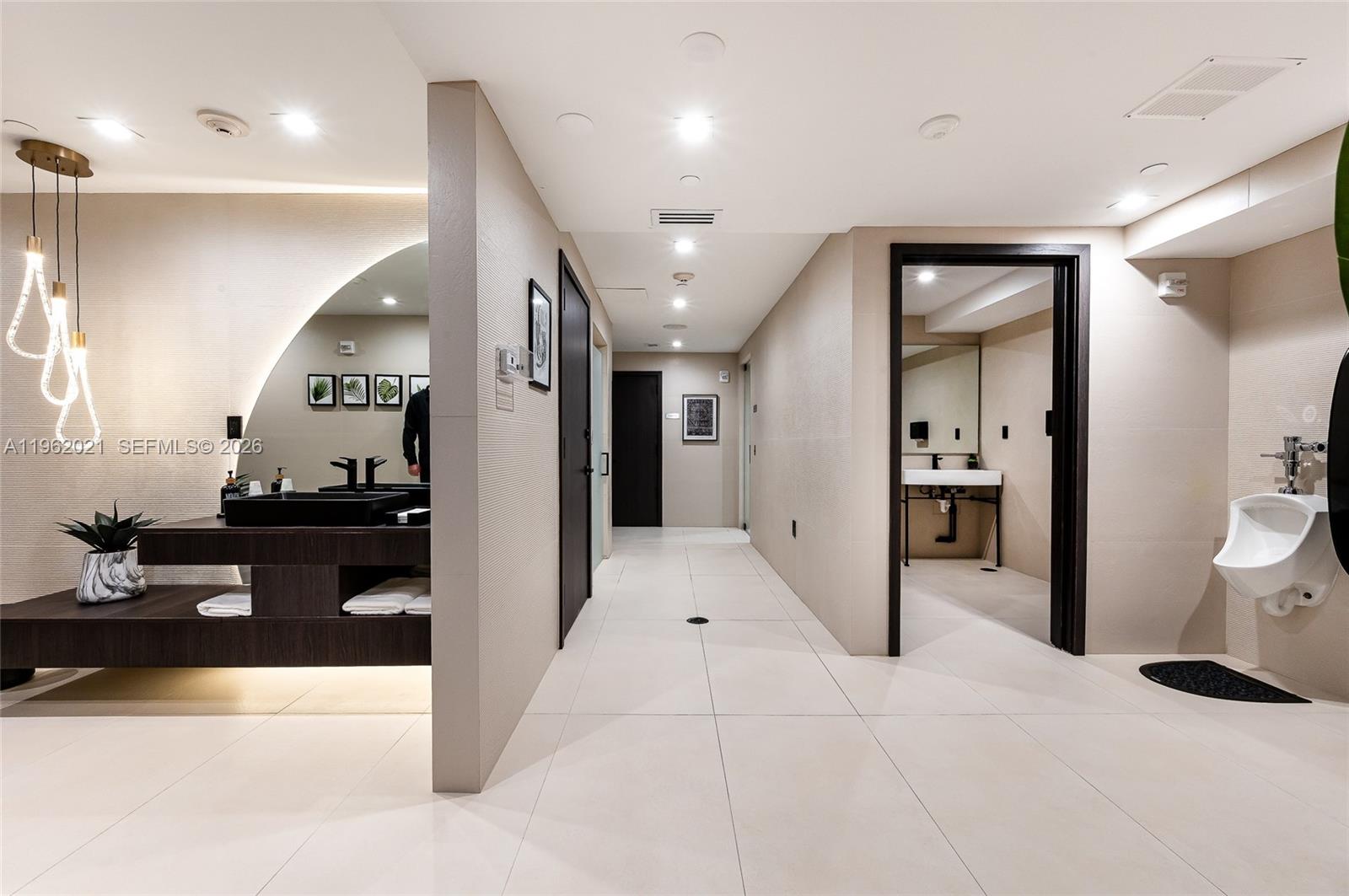 15901 Collins Ave #2303, Sunny Isles Beach FL 33160