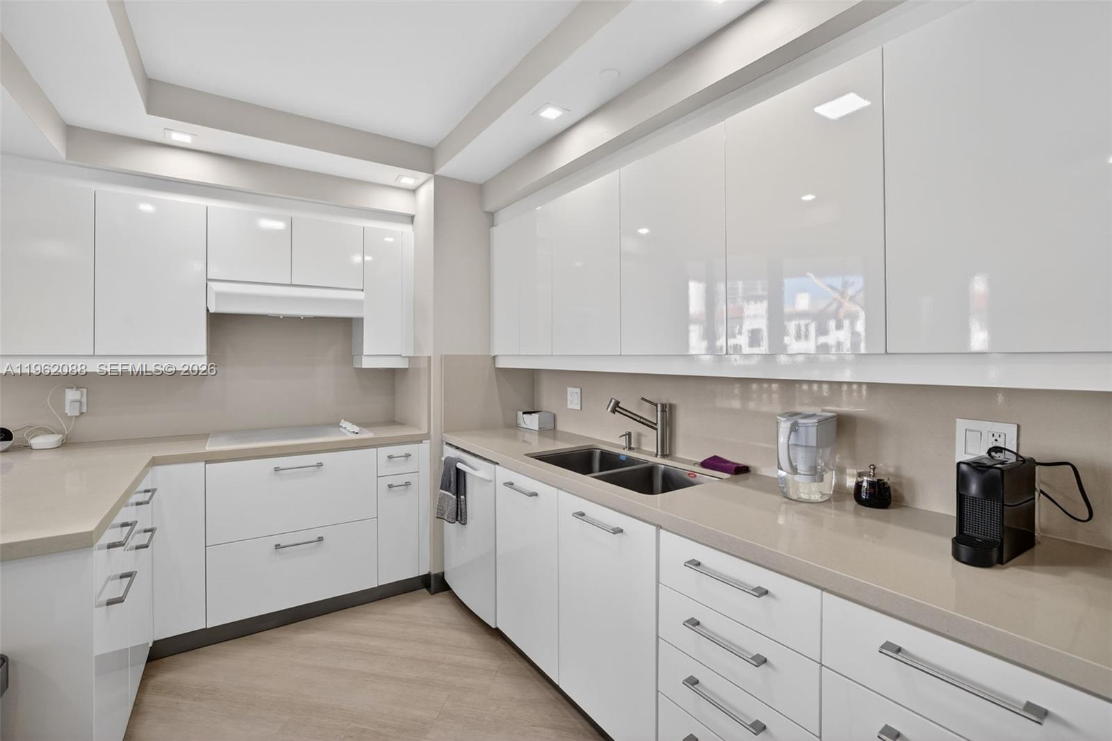 2000 Island Blvd #401, Aventura FL 33160