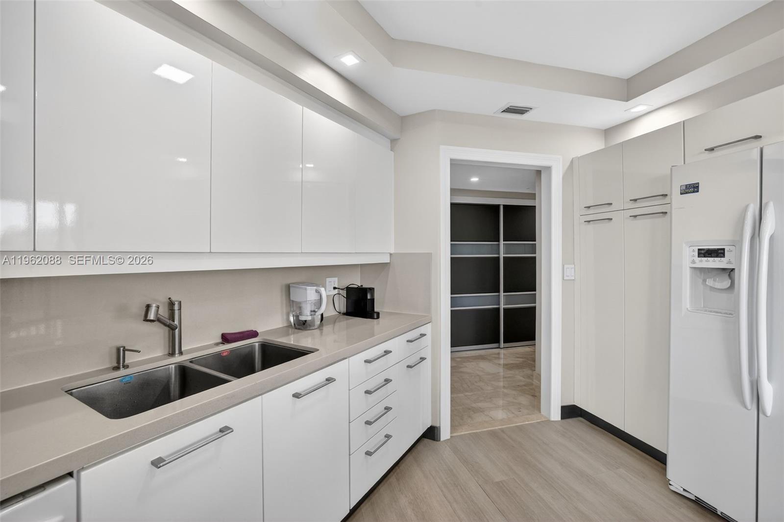 2000 Island Blvd #401, Aventura FL 33160