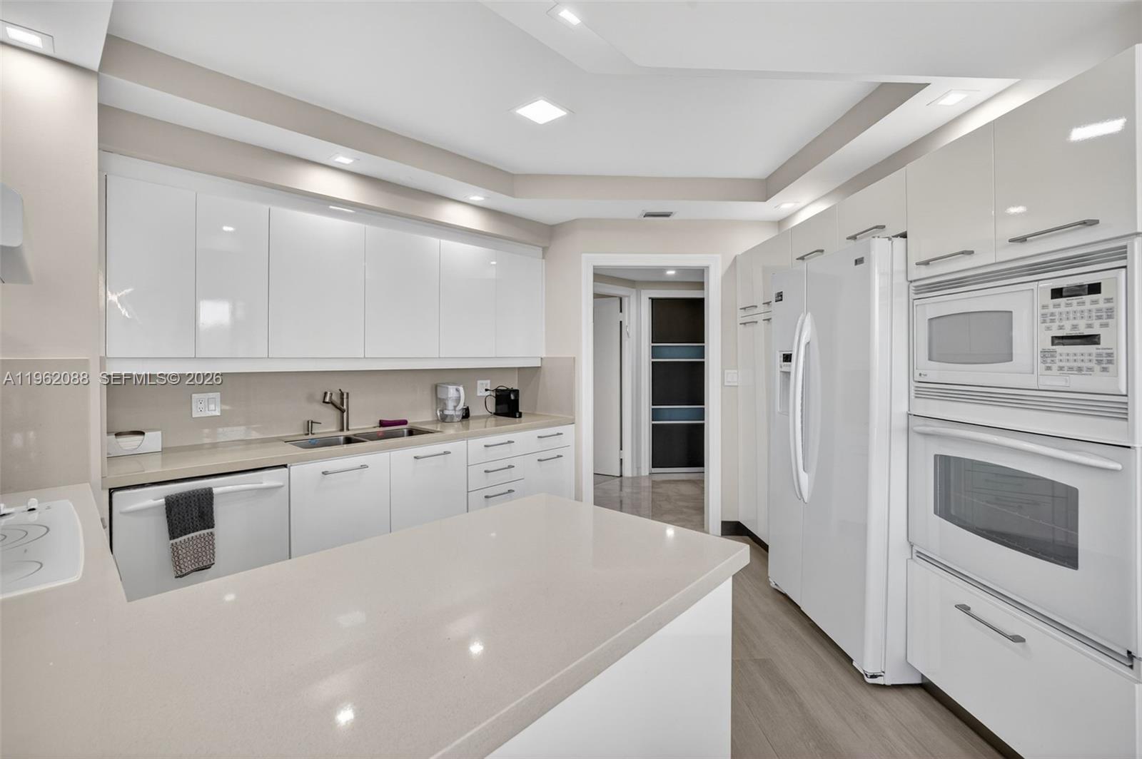 2000 Island Blvd #401, Aventura FL 33160