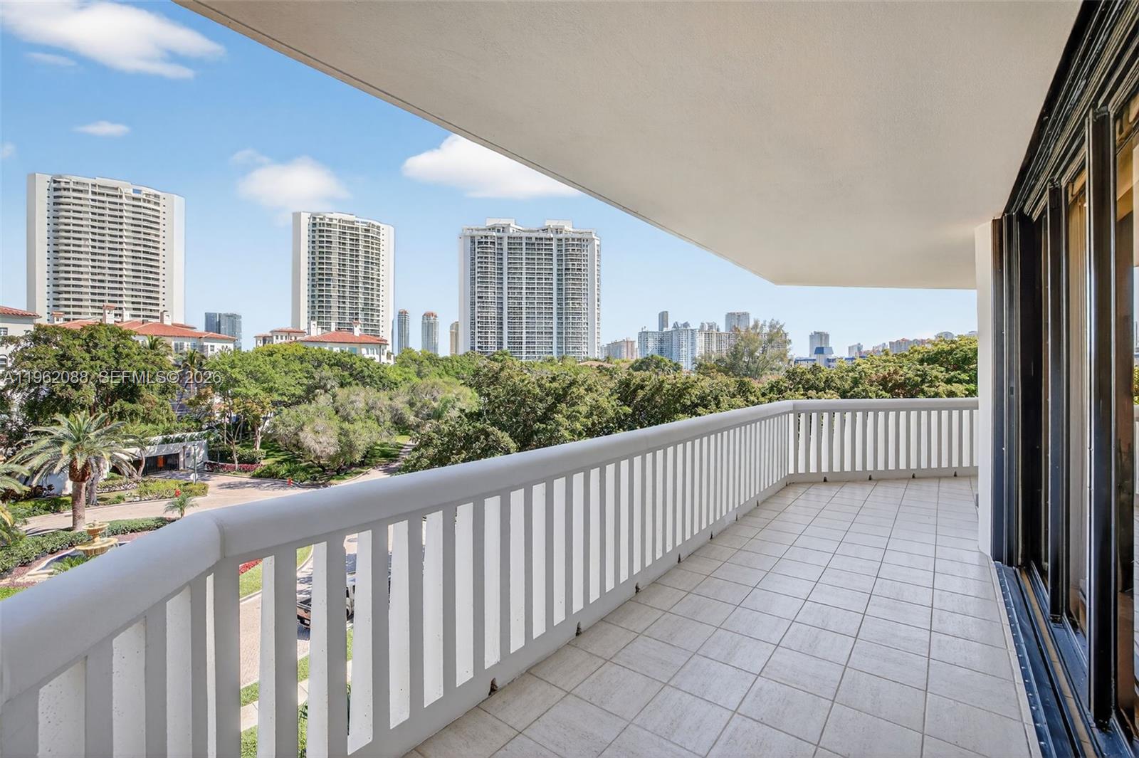 2000 Island Blvd #401, Aventura FL 33160
