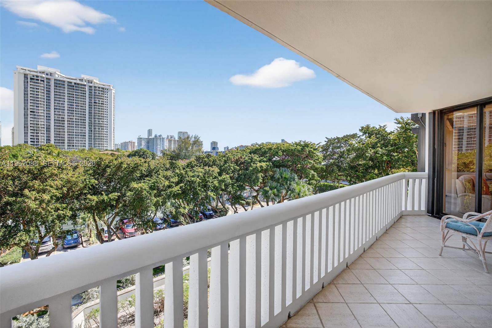 2000 Island Blvd #401, Aventura FL 33160