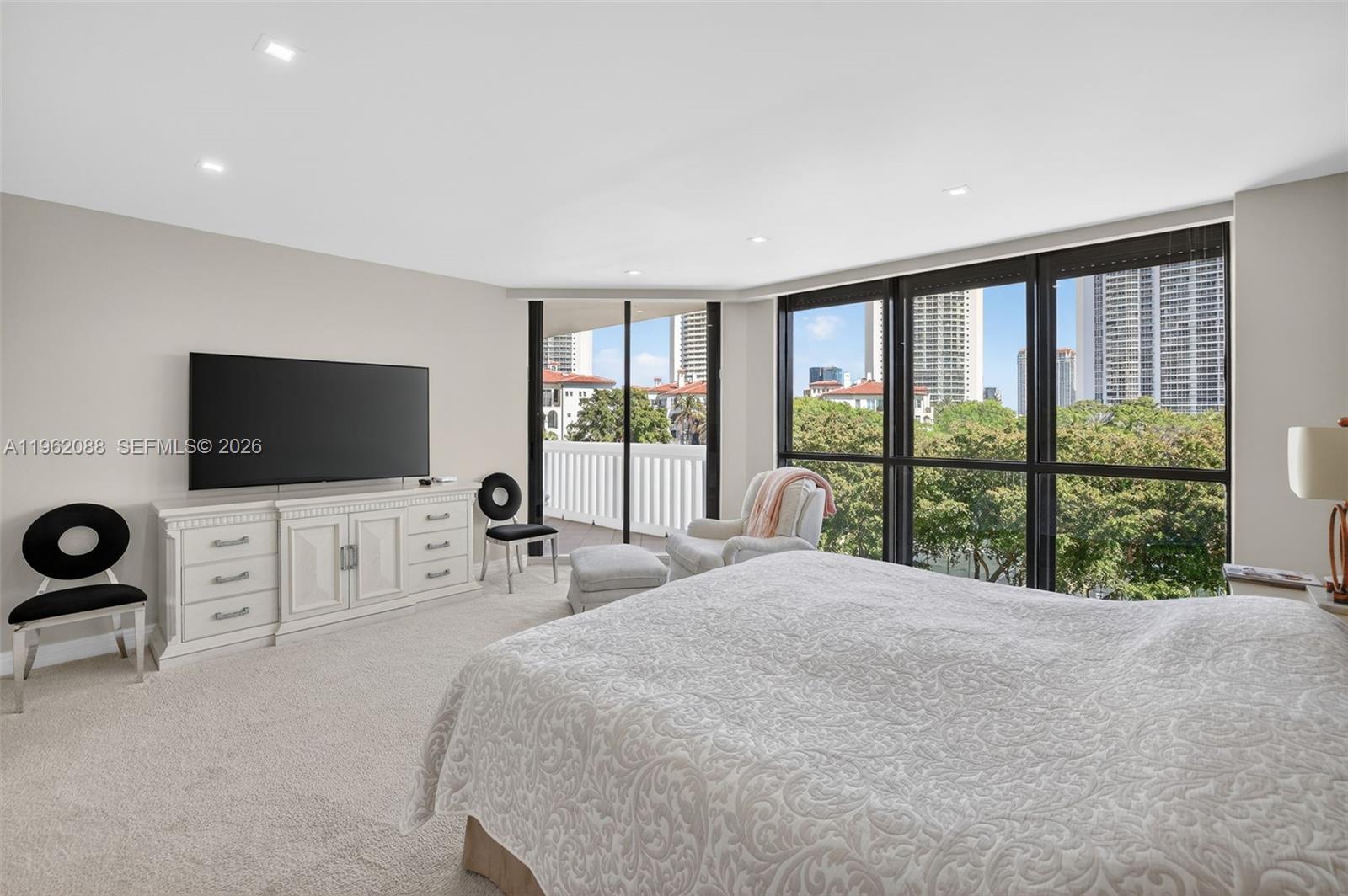 2000 Island Blvd #401, Aventura FL 33160