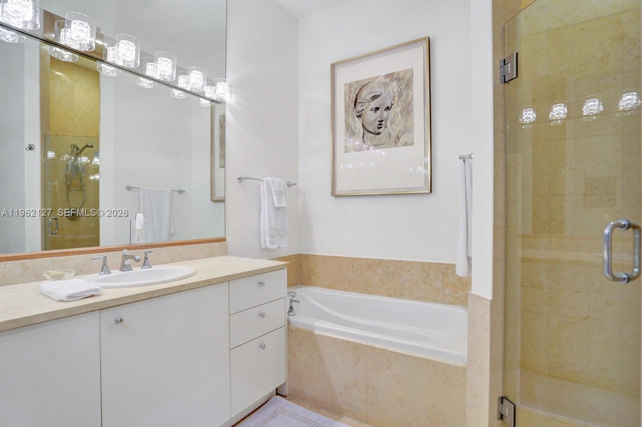 20000 E Country Club Dr #112, Aventura FL 33180